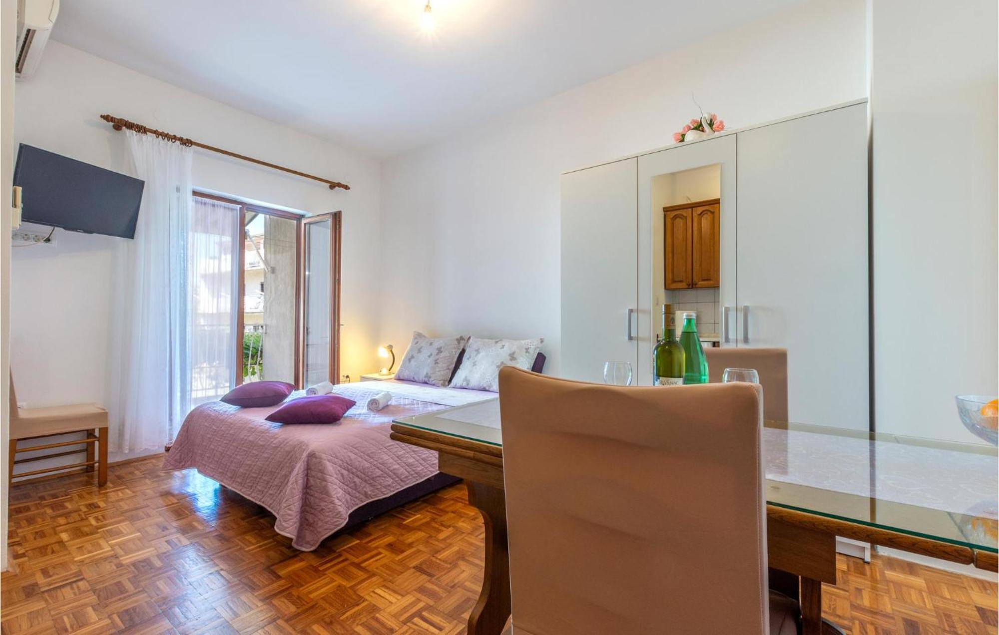 Lovely In Stobrec With Wifi Apartment Split