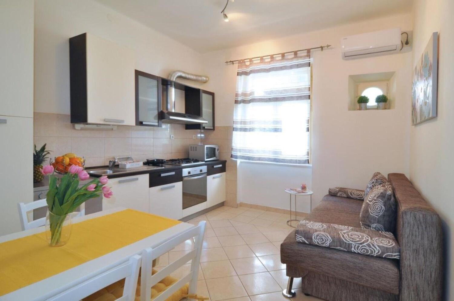 Apartment Karmen - Close To The Center
