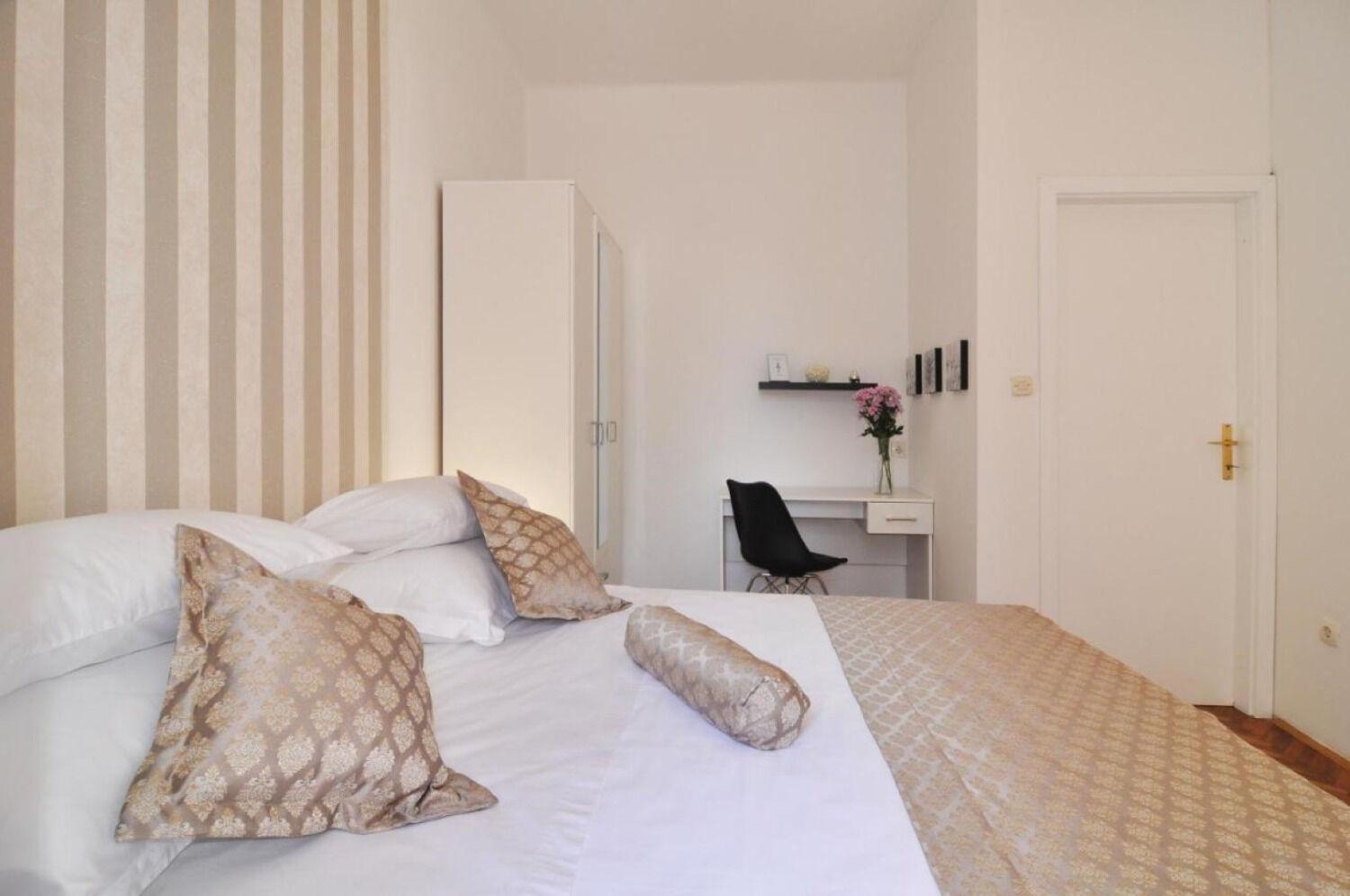 Apartment Karmen - Close To The Center Split