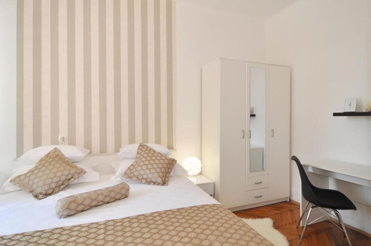 Karmen - Close To The Center Apartment Split