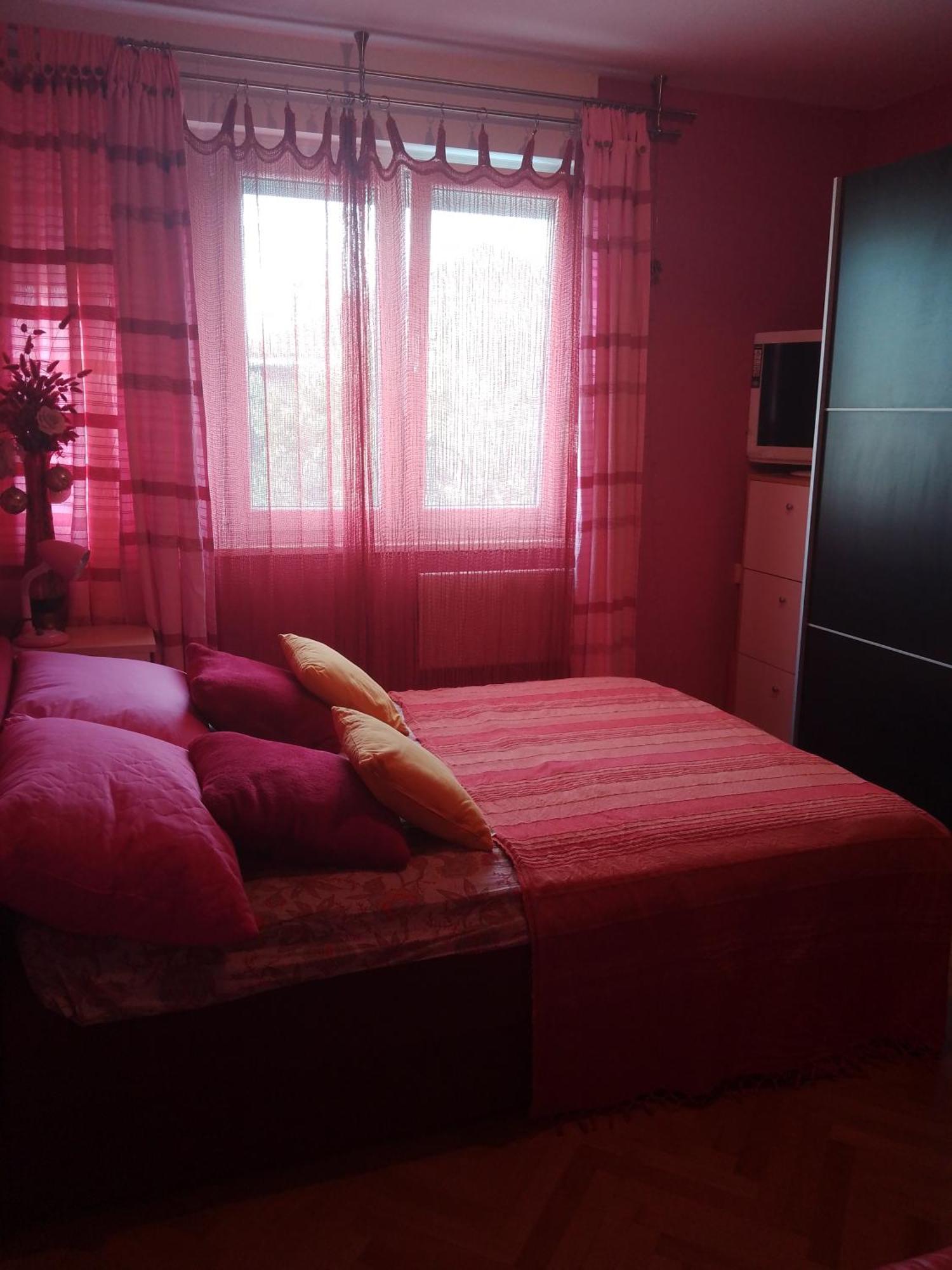 Pinky Life Apartment Split