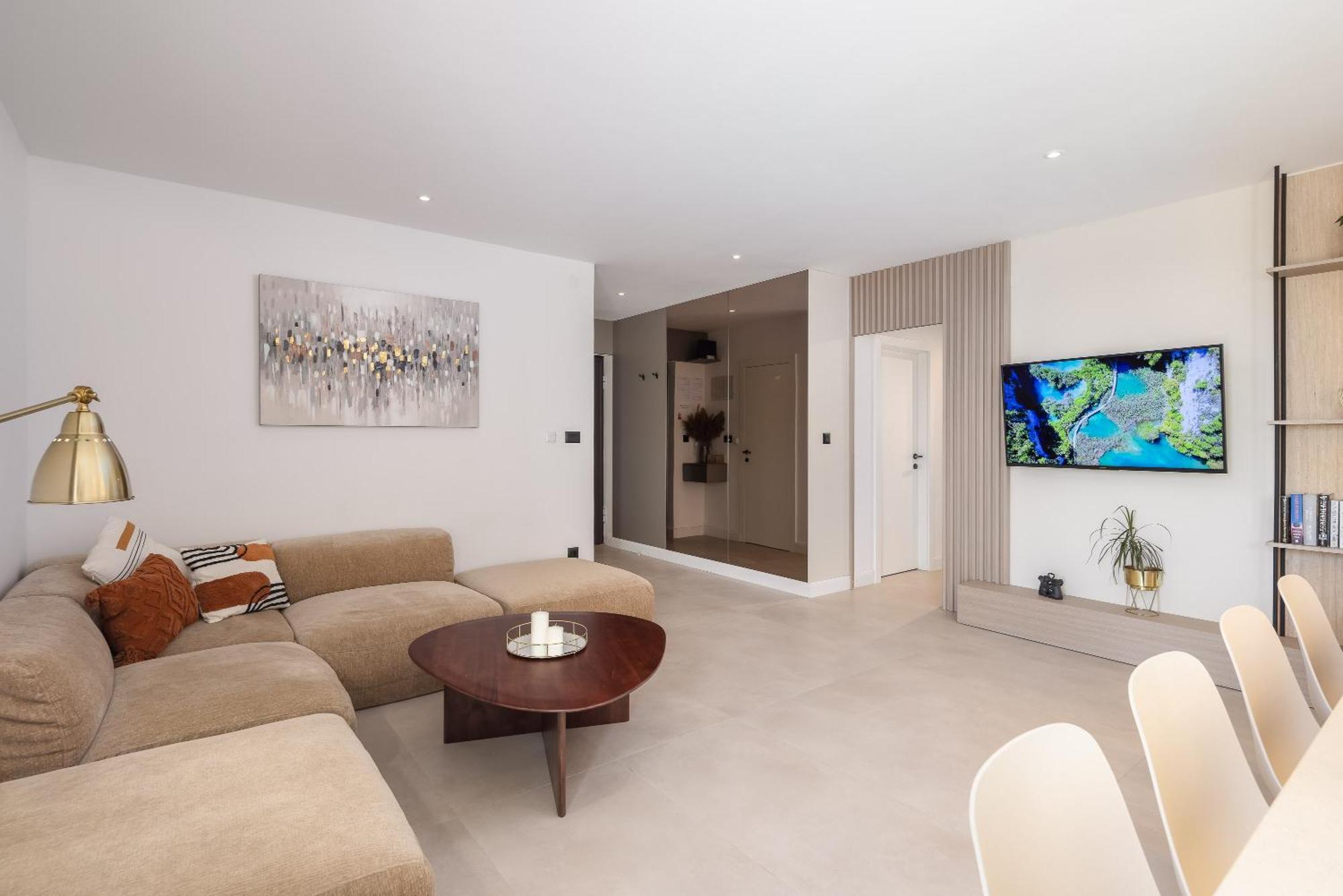 Leonela Apartment Split