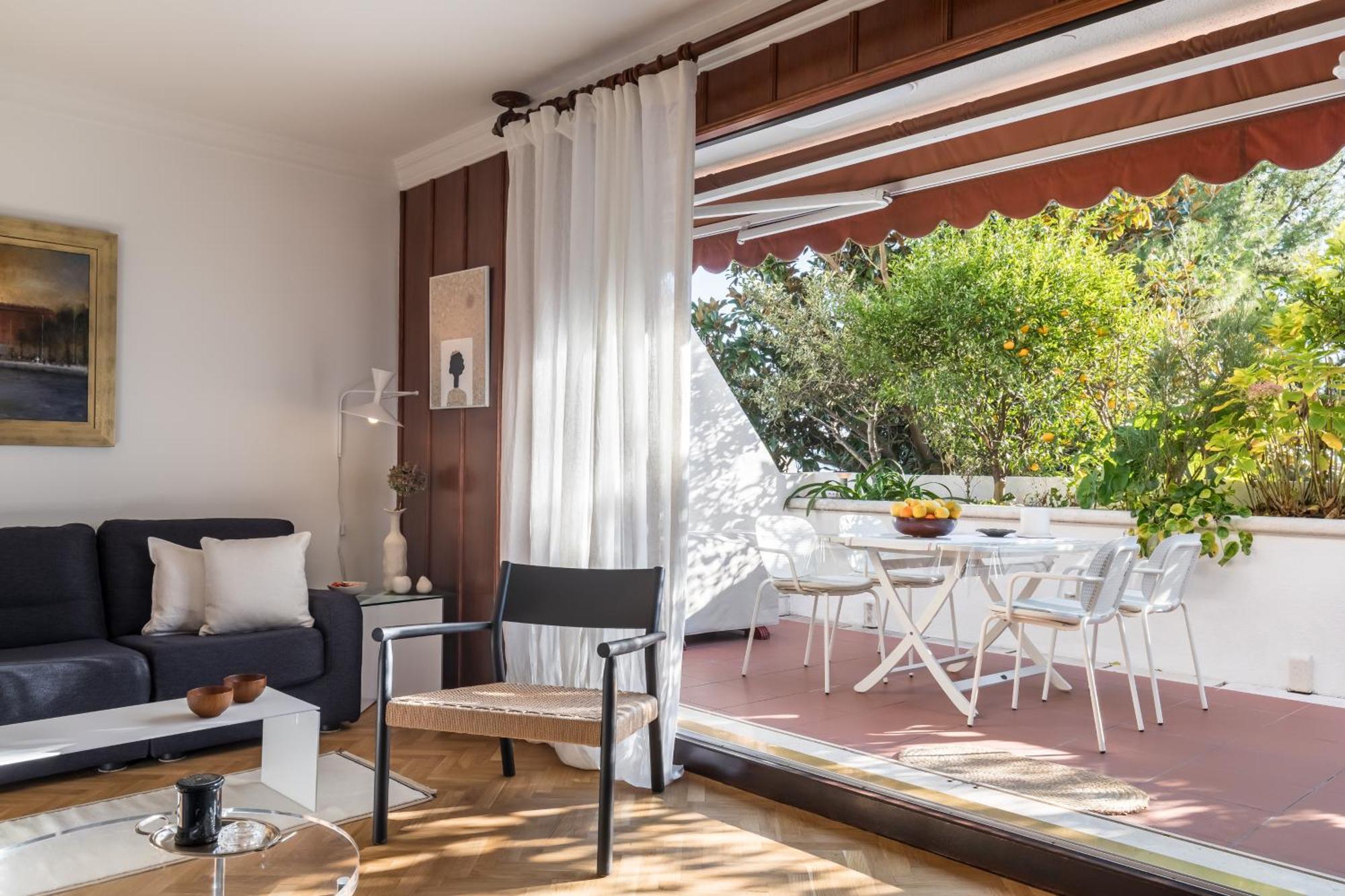 Mariuci With Lush Terrace And Private Garage *