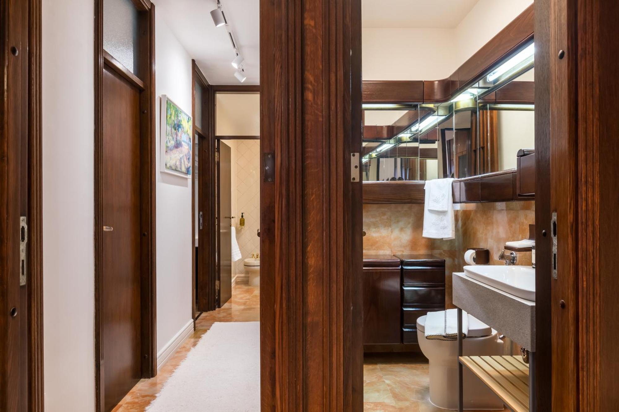 Mariuci With Lush Terrace And Private Garage