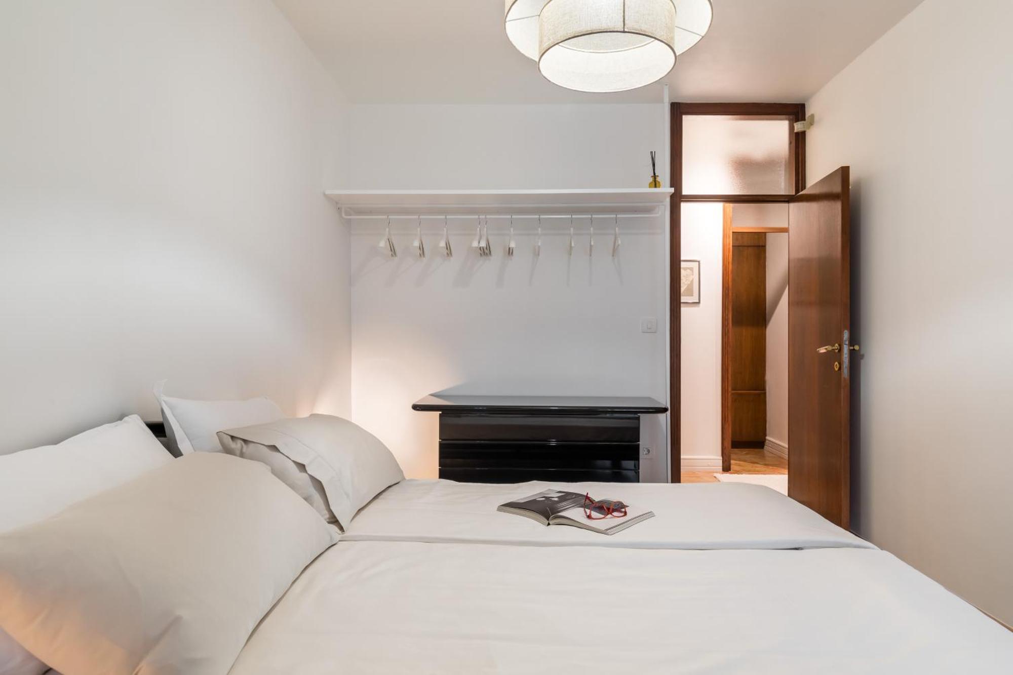 Apartment Mariuci With Lush Terrace And Private Garage