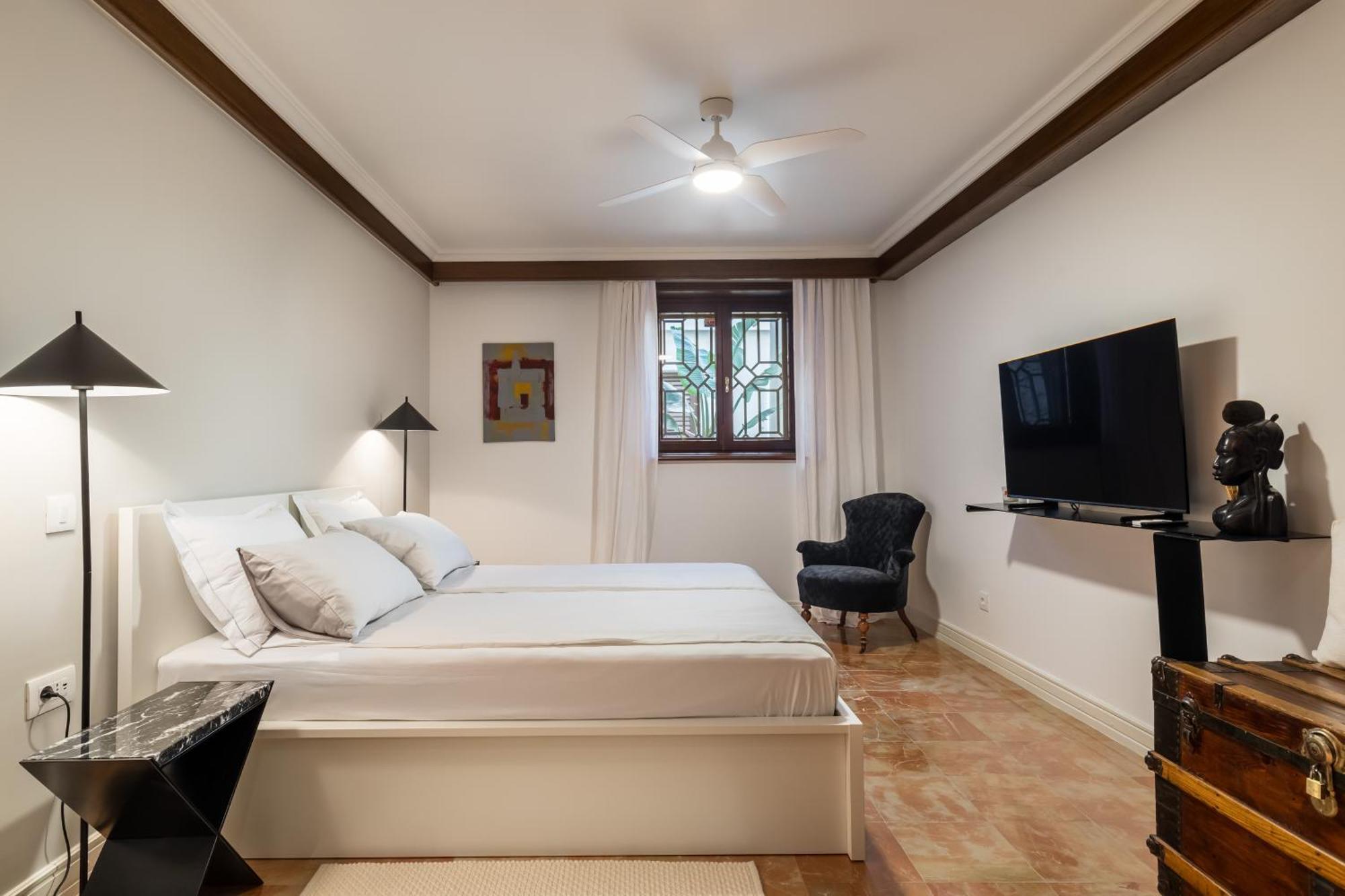 Mariuci With Lush Terrace And Private Garage Apartment Split