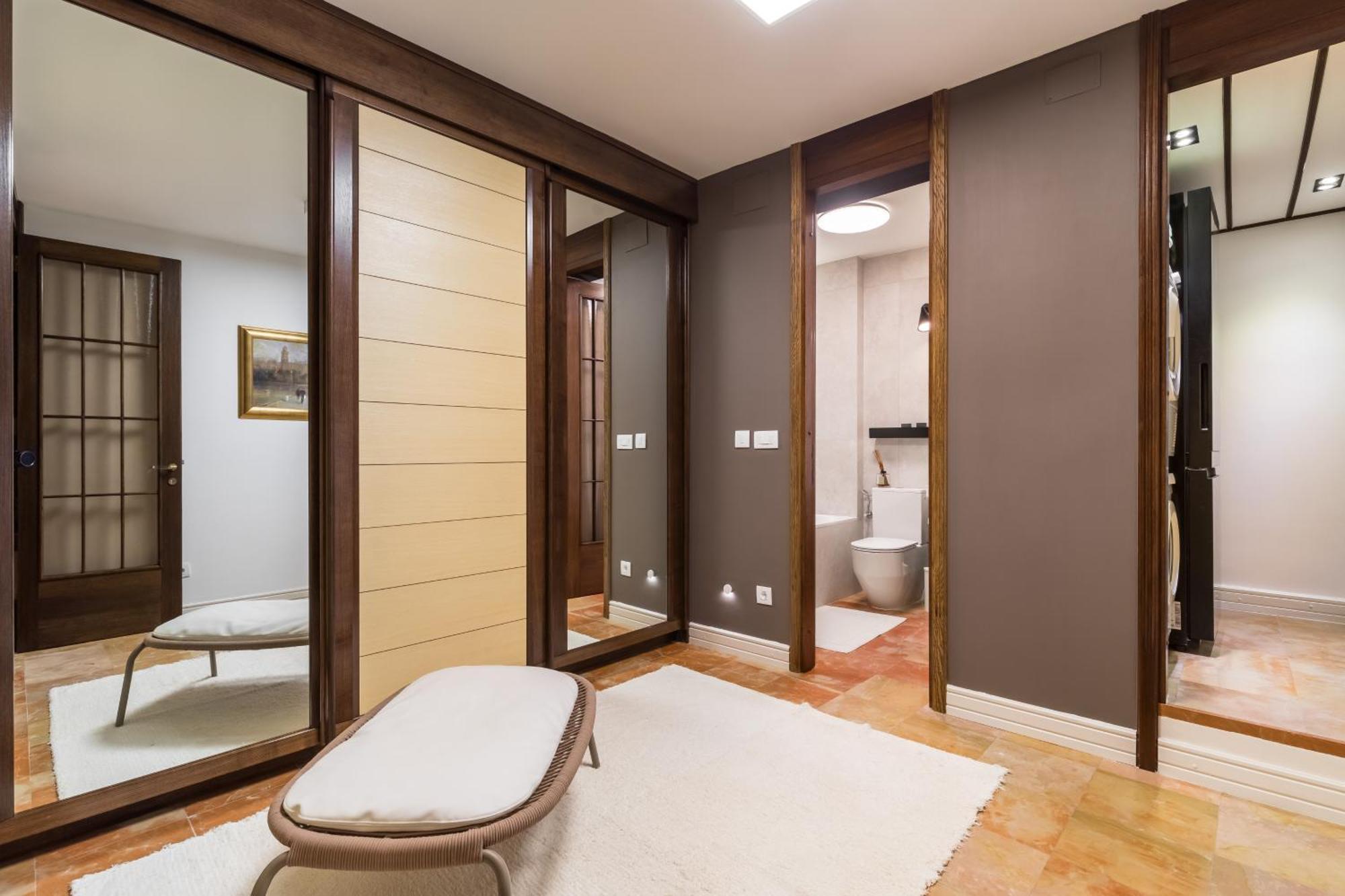 Mariuci With Lush Terrace And Private Garage *