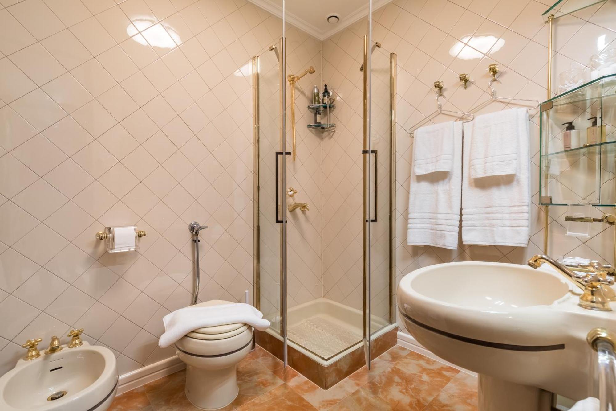 Mariuci With Lush Terrace And Private Garage Apartment