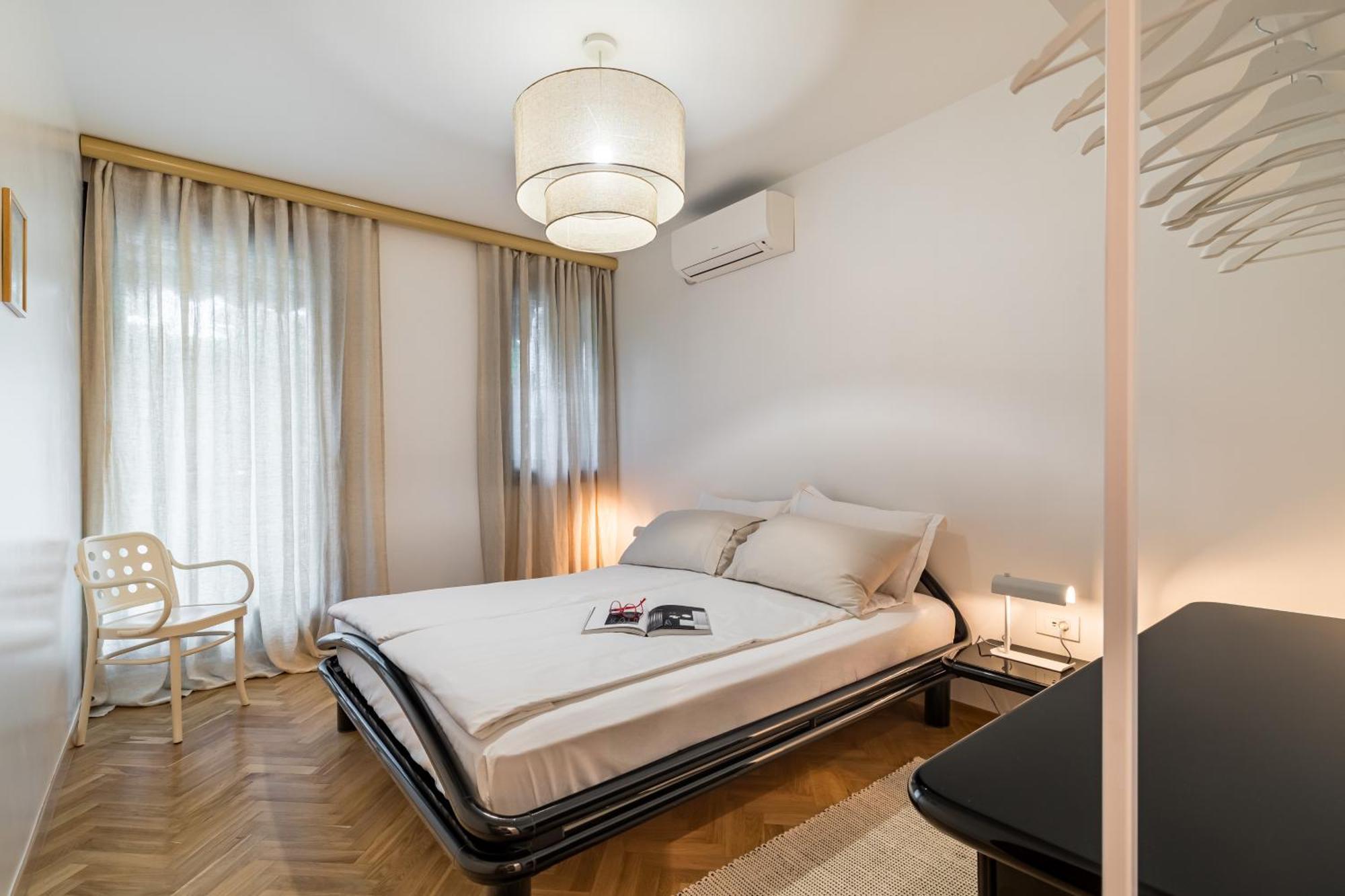 Apartment Mariuci With Lush Terrace And Private Garage