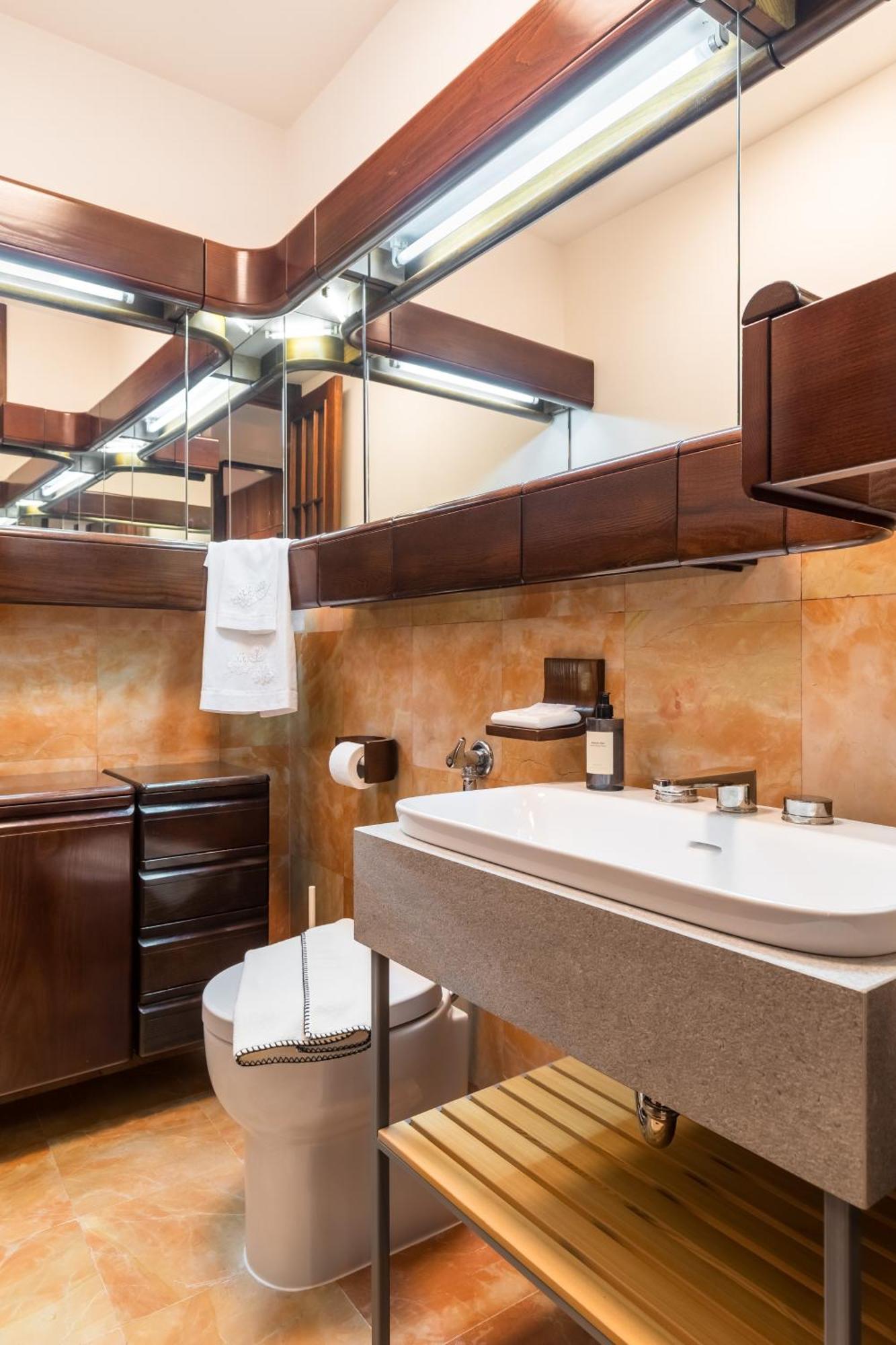 Apartment Mariuci With Lush Terrace And Private Garage *
