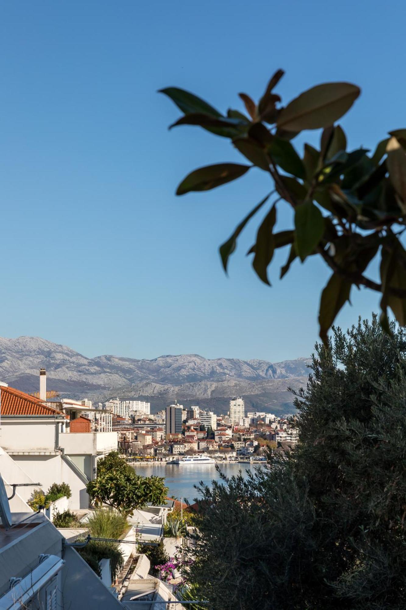 Mariuci With Lush Terrace And Private Garage Apartment Split