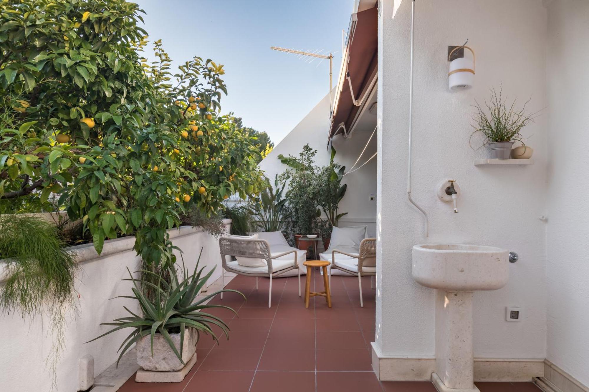 Apartment Mariuci With Lush Terrace And Private Garage Split