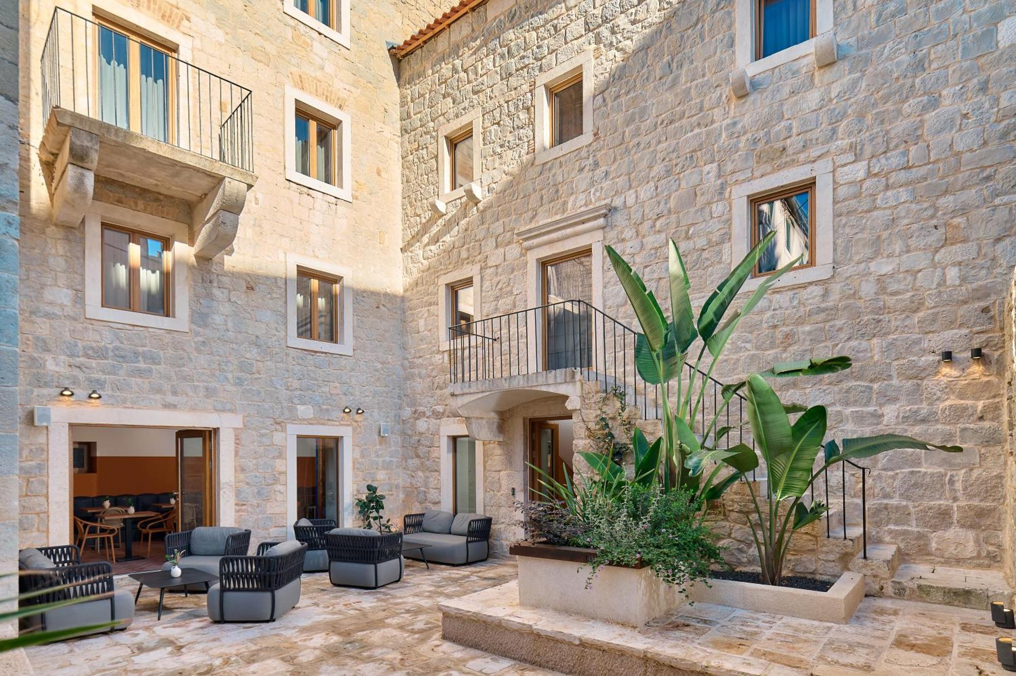 Heritage Hotel *