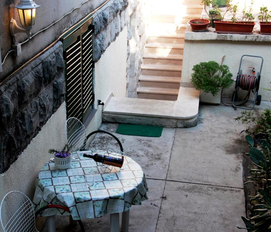 Guest House With Garden - Zuvan Split