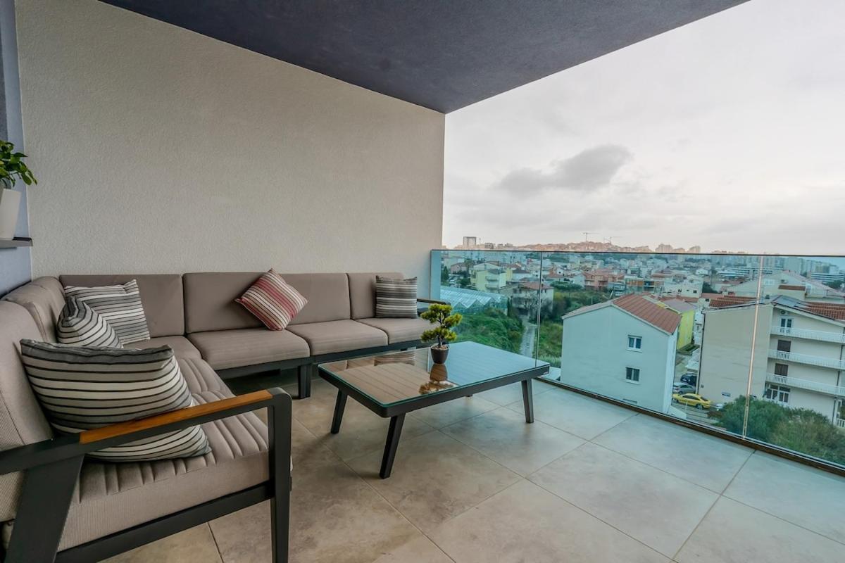 Modern Cityscape 2-bedroom Terrace Apartment