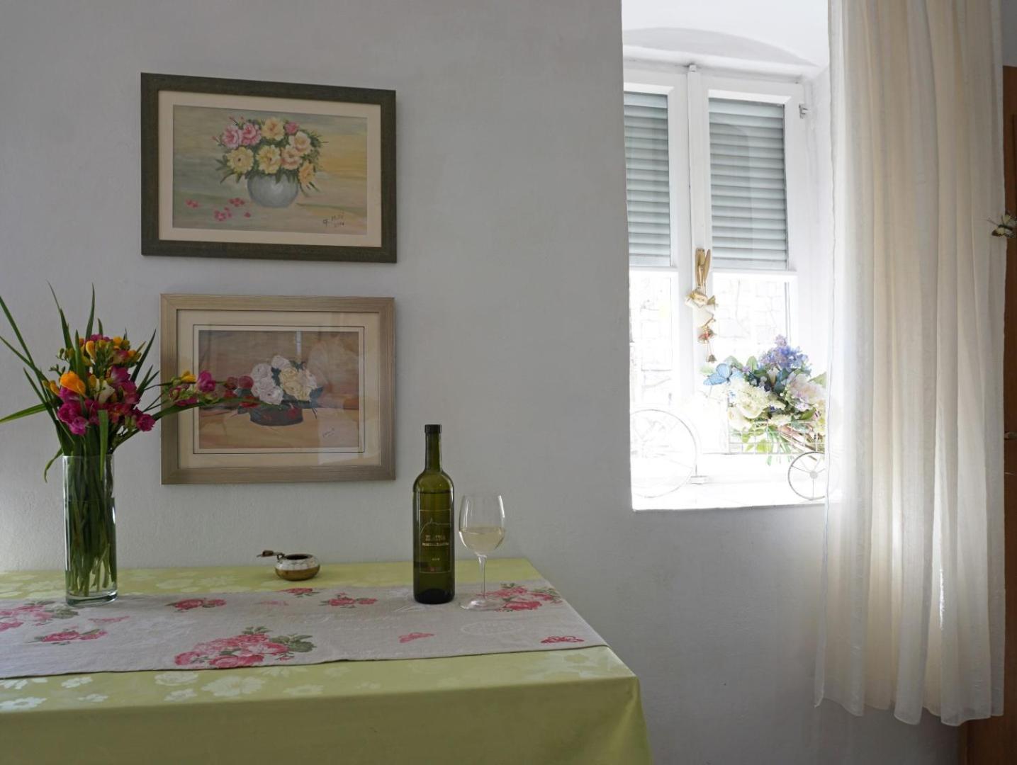 Old Varos 1 Apartment *