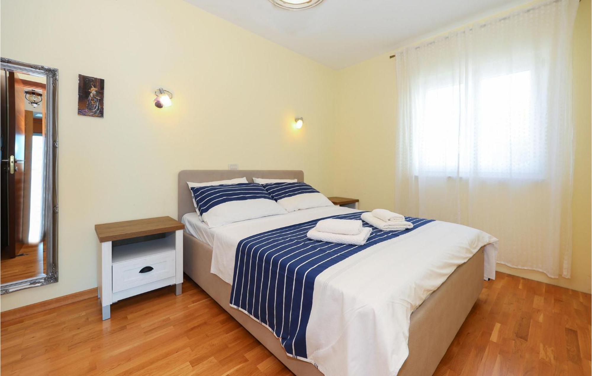 Apartment 2 Bedroom Nice Apartment In Split Split