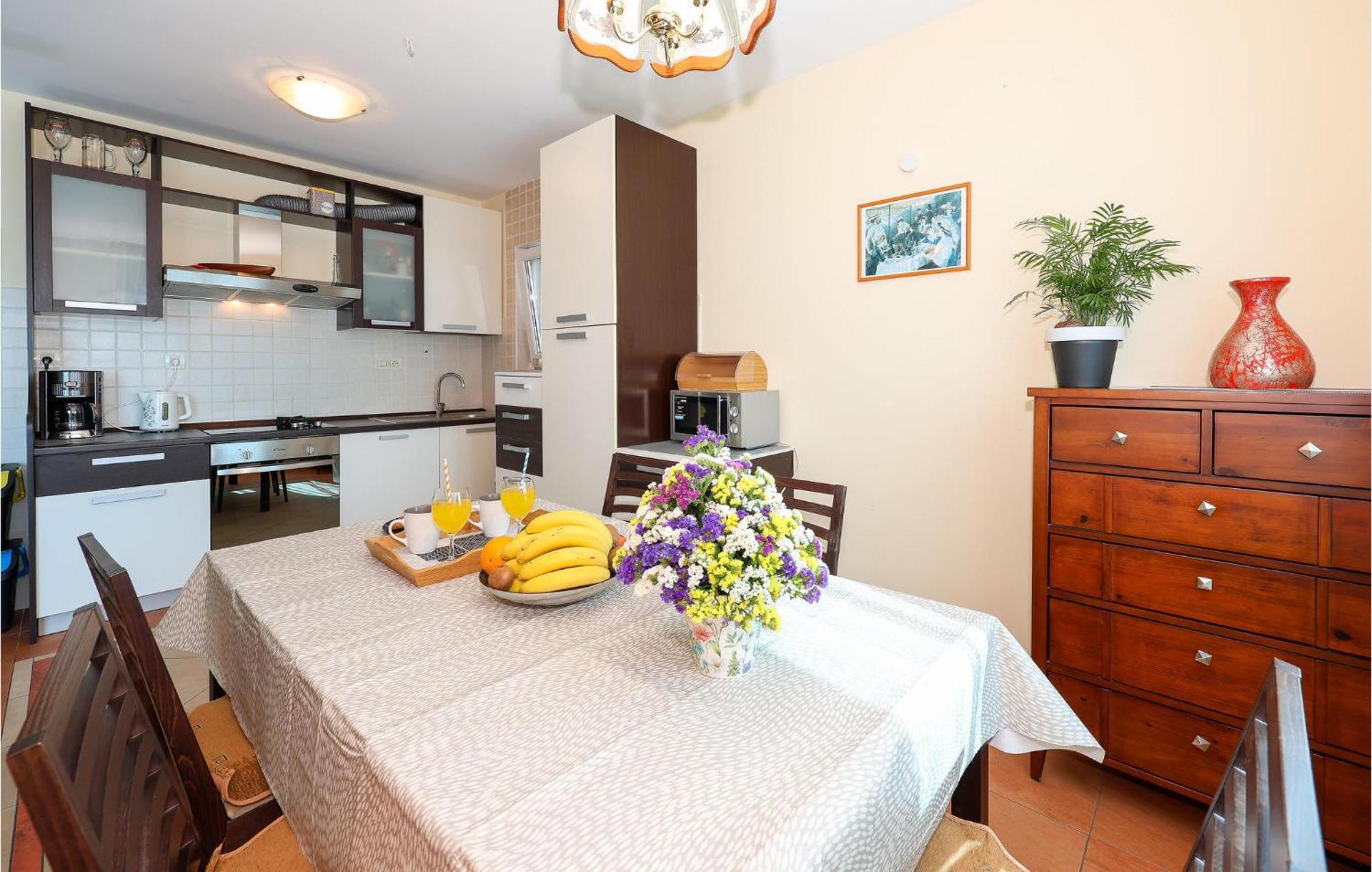2 Bedroom Nice Apartment In Split *