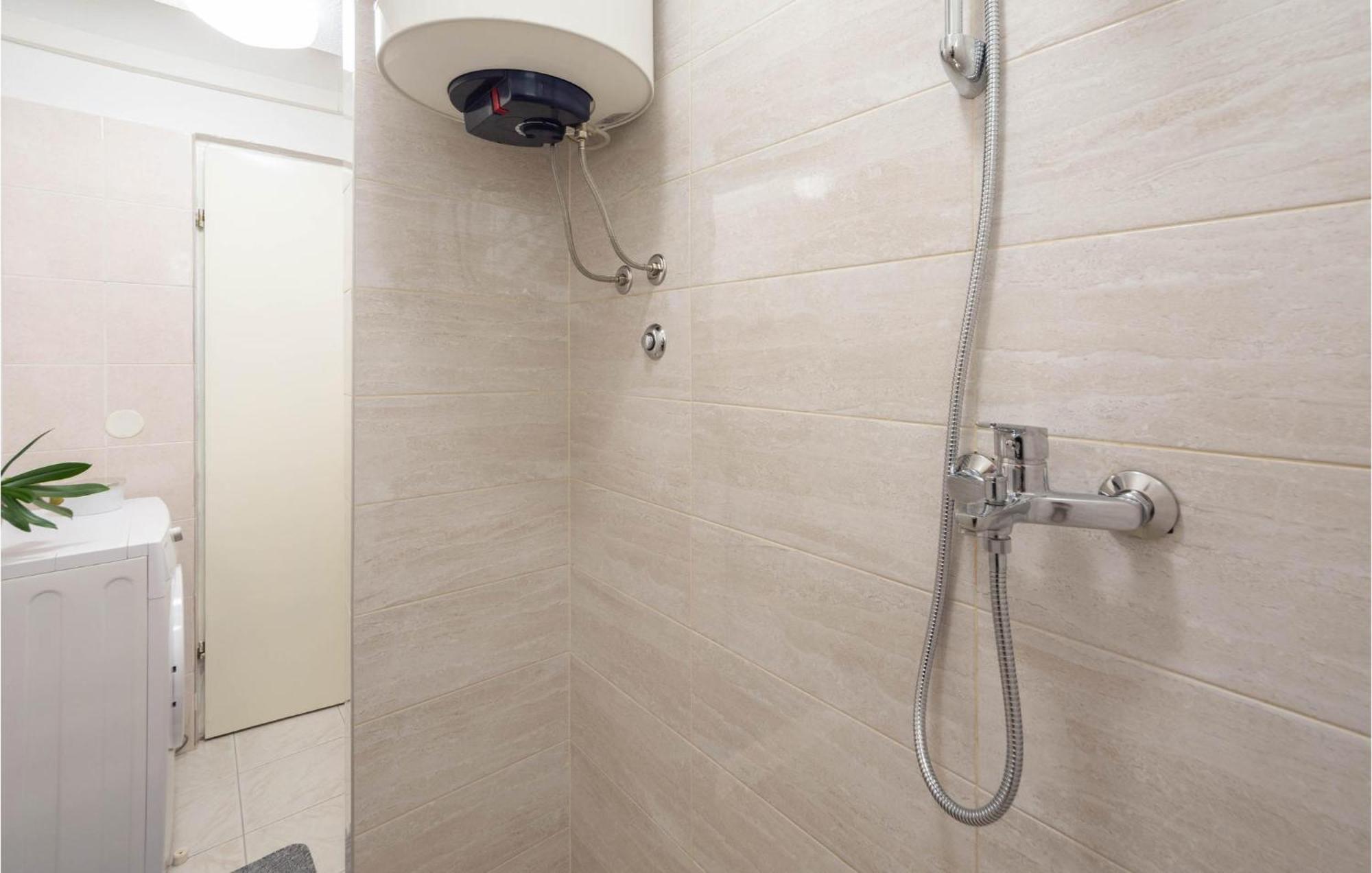 Holiday home Lovely In Dugopolje With Wifi *