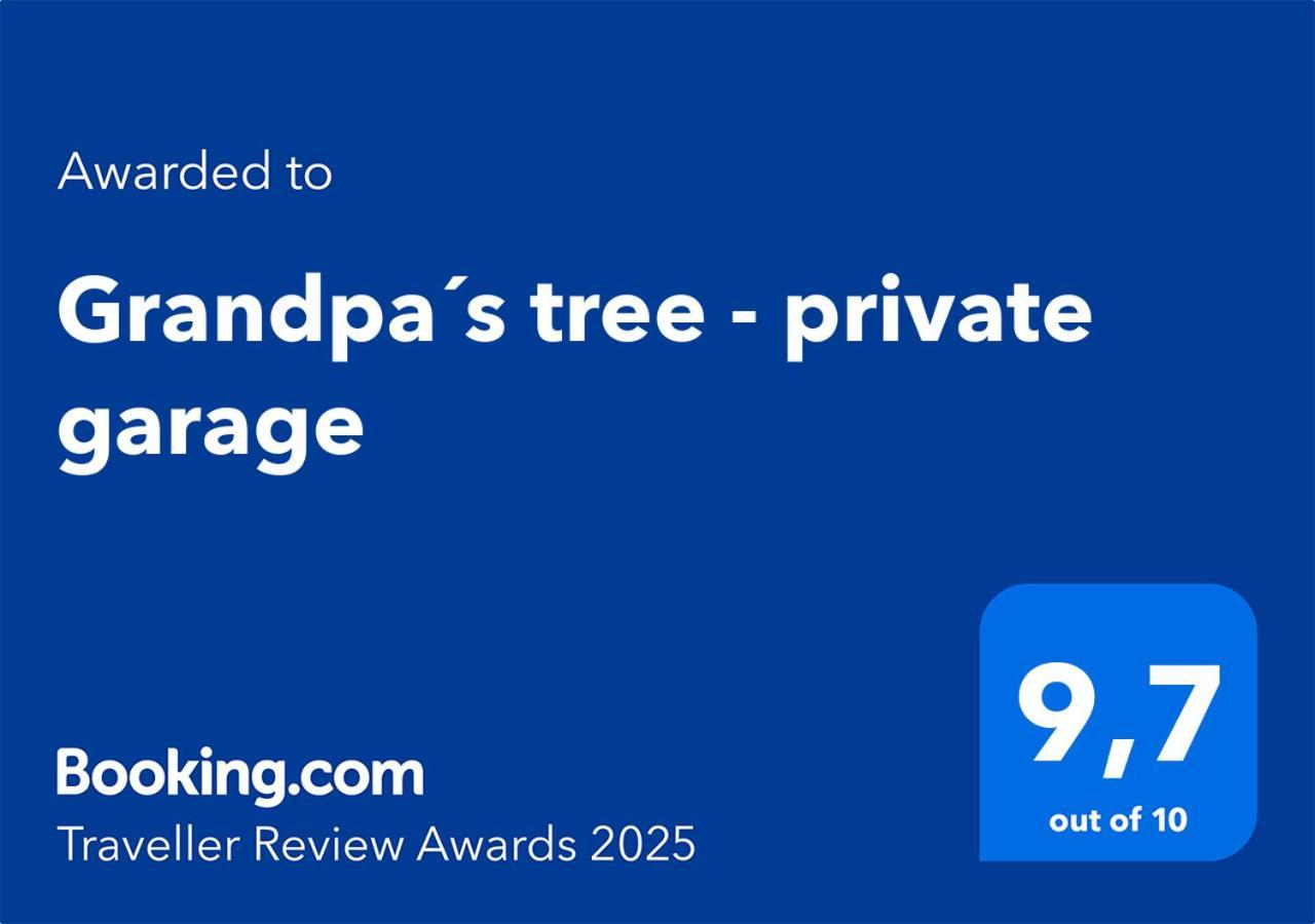 Grandpa's Tree - Private Garage Split