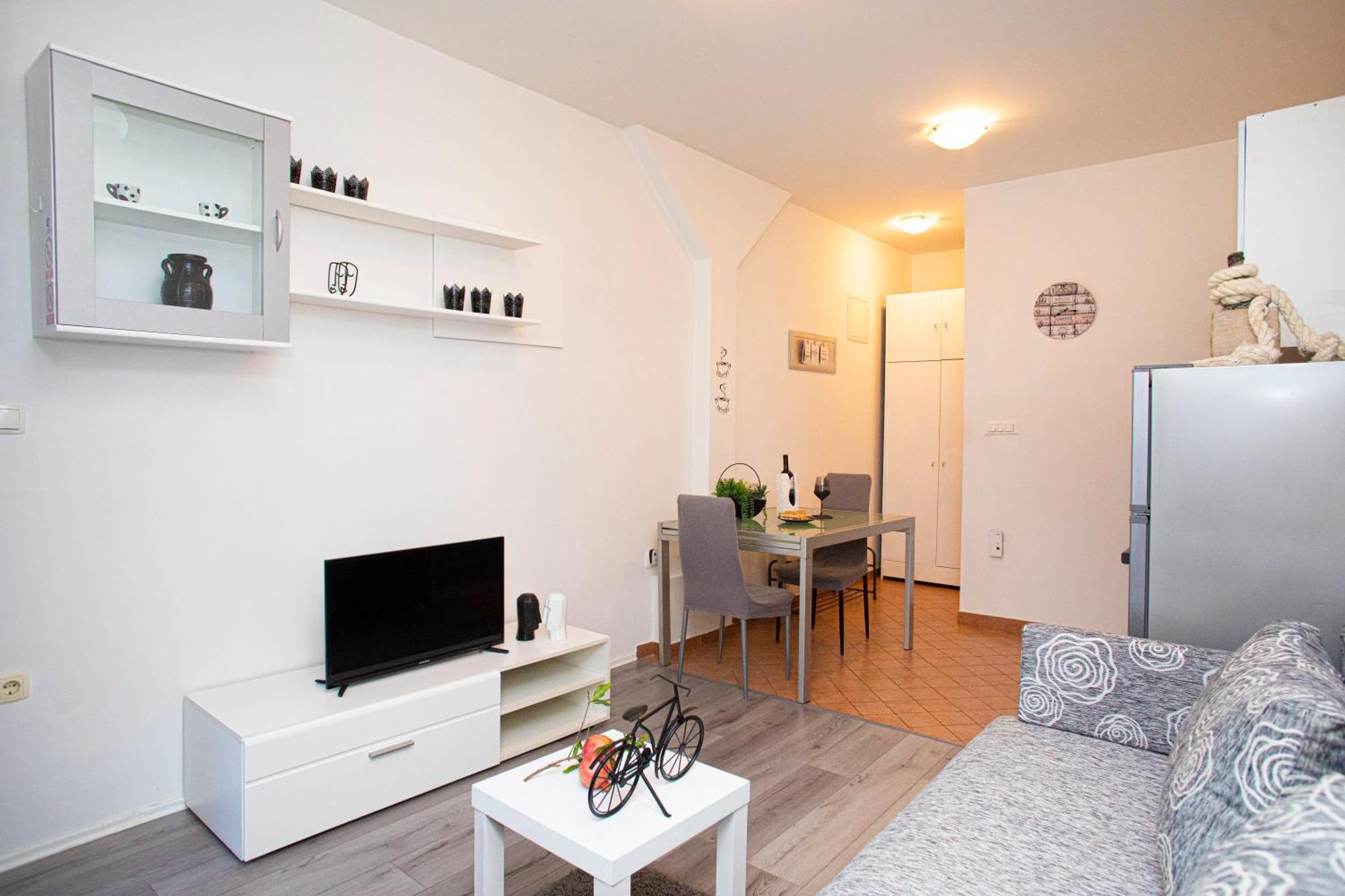 Apartment Silver Tree