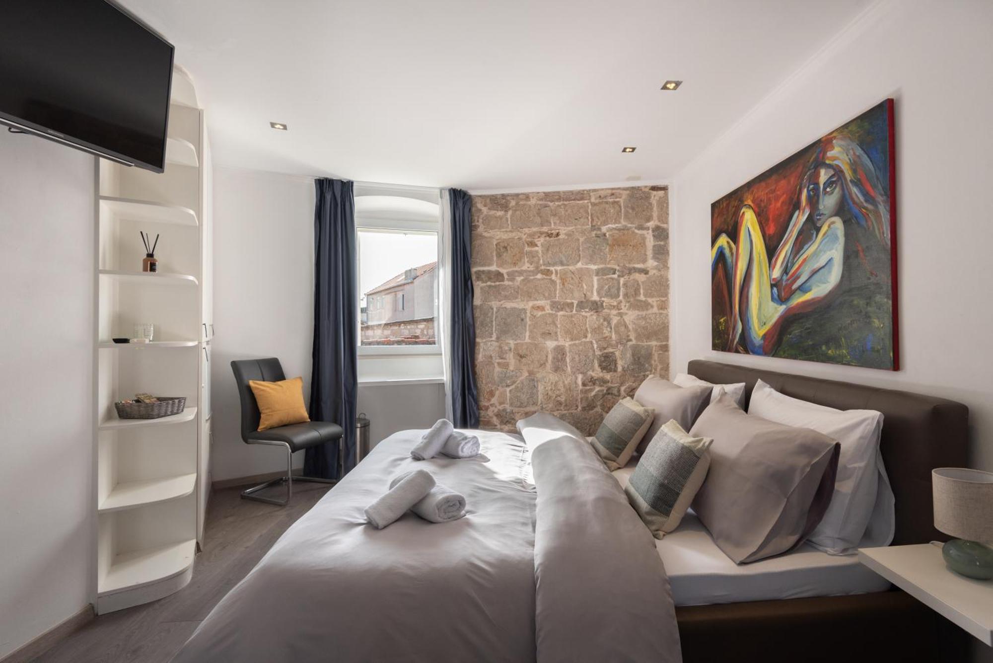 Rokos Superior Downtown - Comfortable With Private Bathrooms - Perfect Location For Exploring Diocletian's Palace And The Gastronomy Of Within Walking Distance Guest house Split