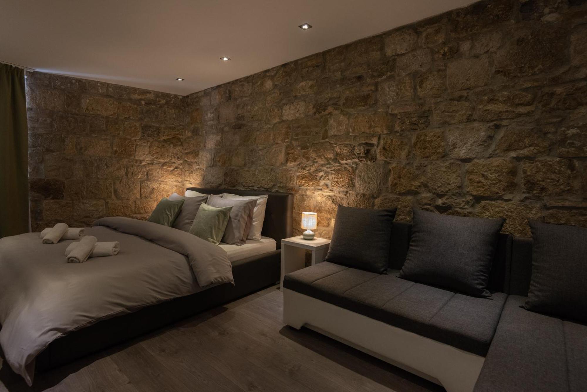 Rokos Superior Downtown - Comfortable With Private Bathrooms - Perfect Location For Exploring Diocletian's Palace And The Gastronomy Of Within Walking Distance Guest house Split