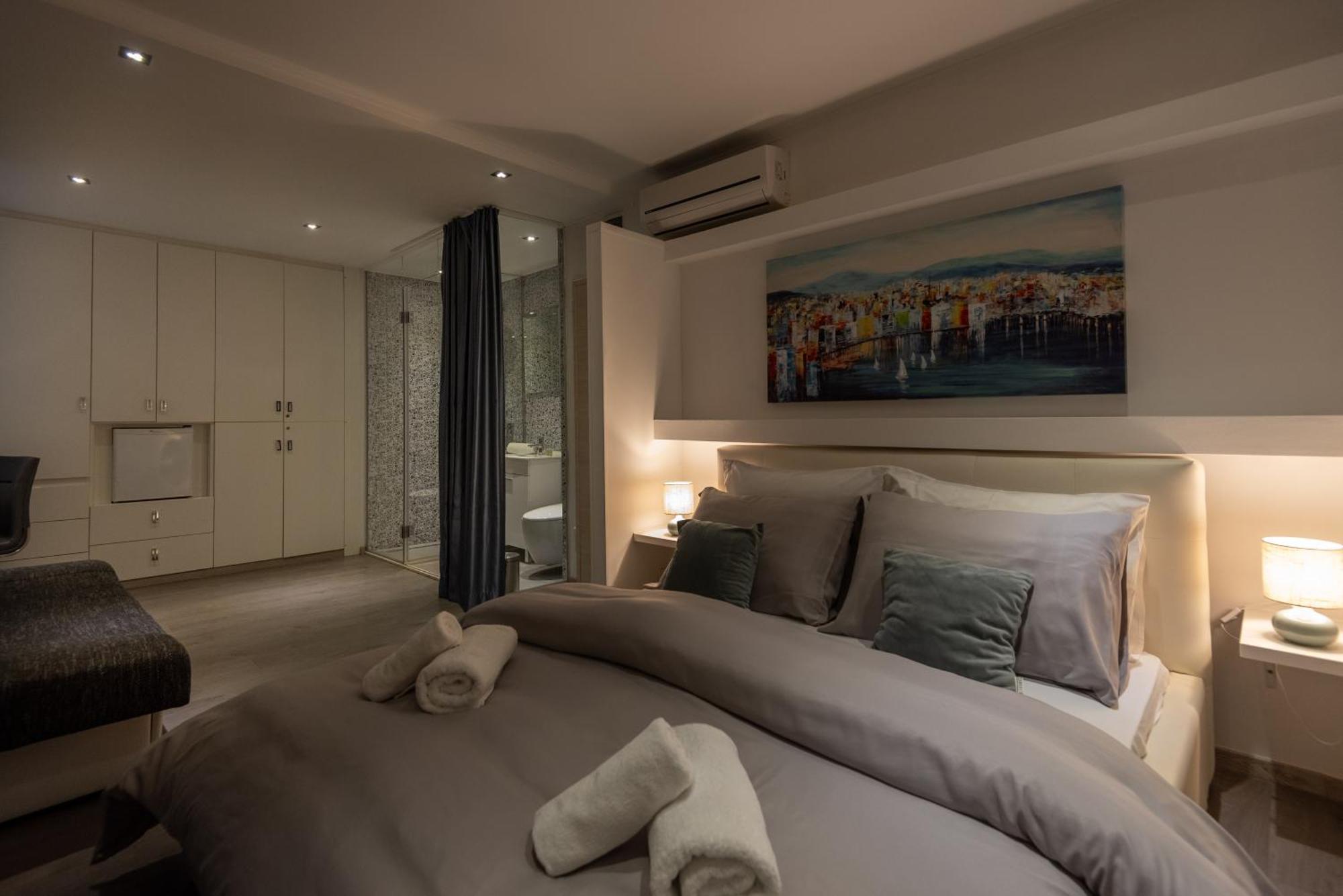 Rokos Superior Downtown - Comfortable With Private Bathrooms - Perfect Location For Exploring Diocletian's Palace And The Gastronomy Of Within Walking Distance Guest house
