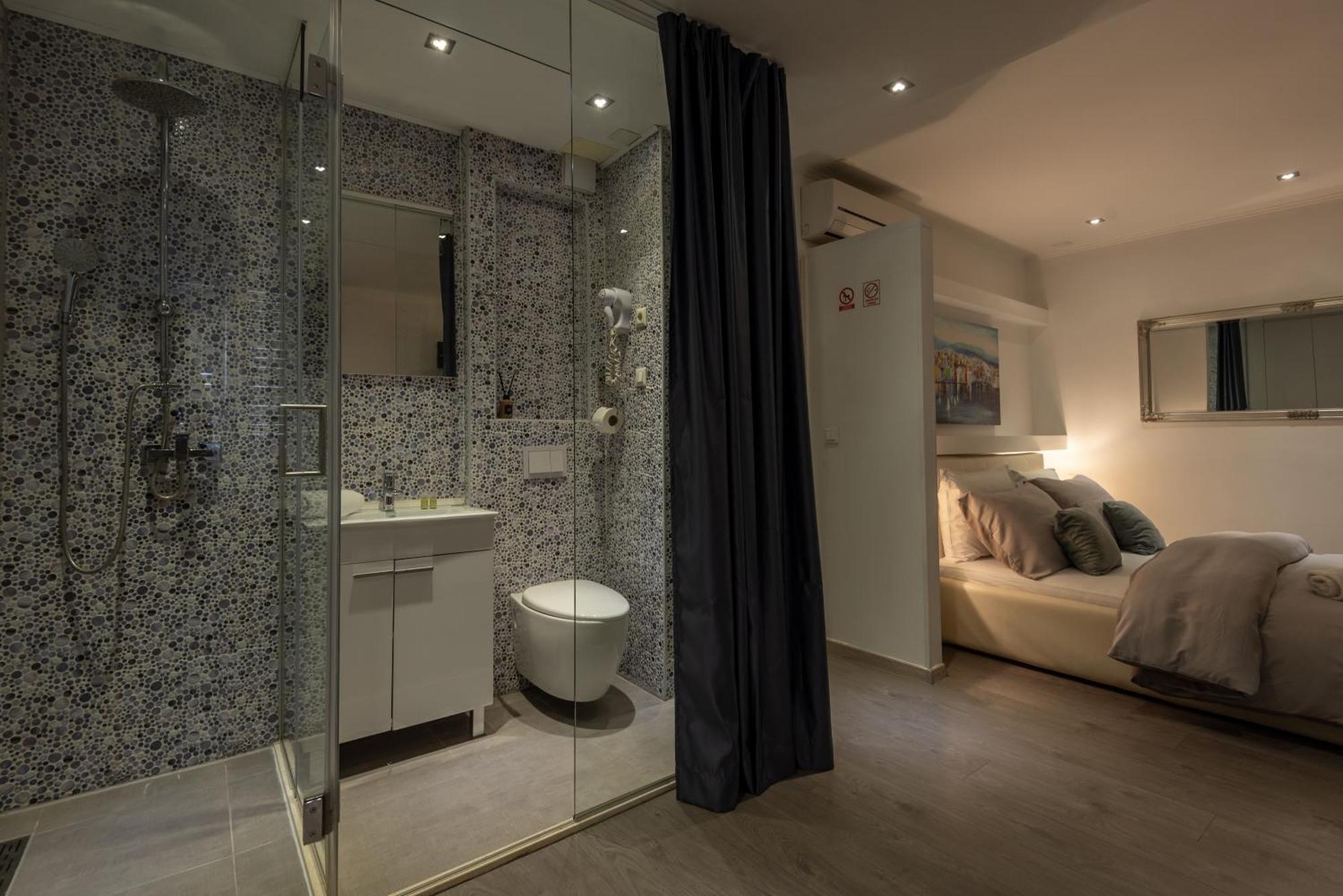 Guest house Rokos Superior Downtown - Comfortable With Private Bathrooms - Perfect Location For Exploring Diocletian's Palace And The Gastronomy Of Within Walking Distance Split