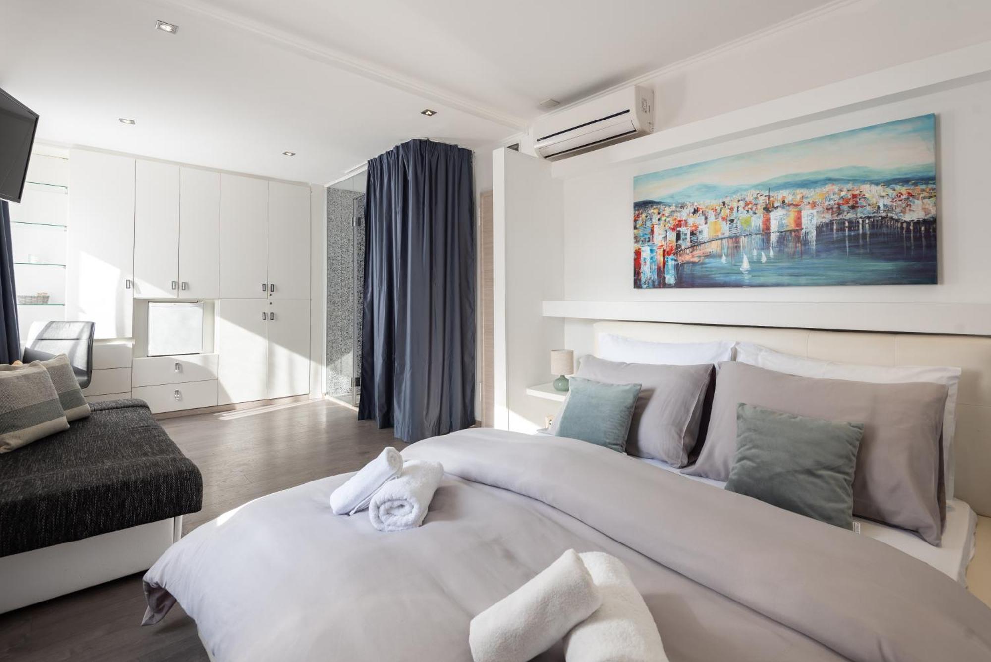 Guest house Rokos Superior Downtown - Comfortable With Private Bathrooms - Perfect Location For Exploring Diocletian's Palace And The Gastronomy Of Within Walking Distance Split