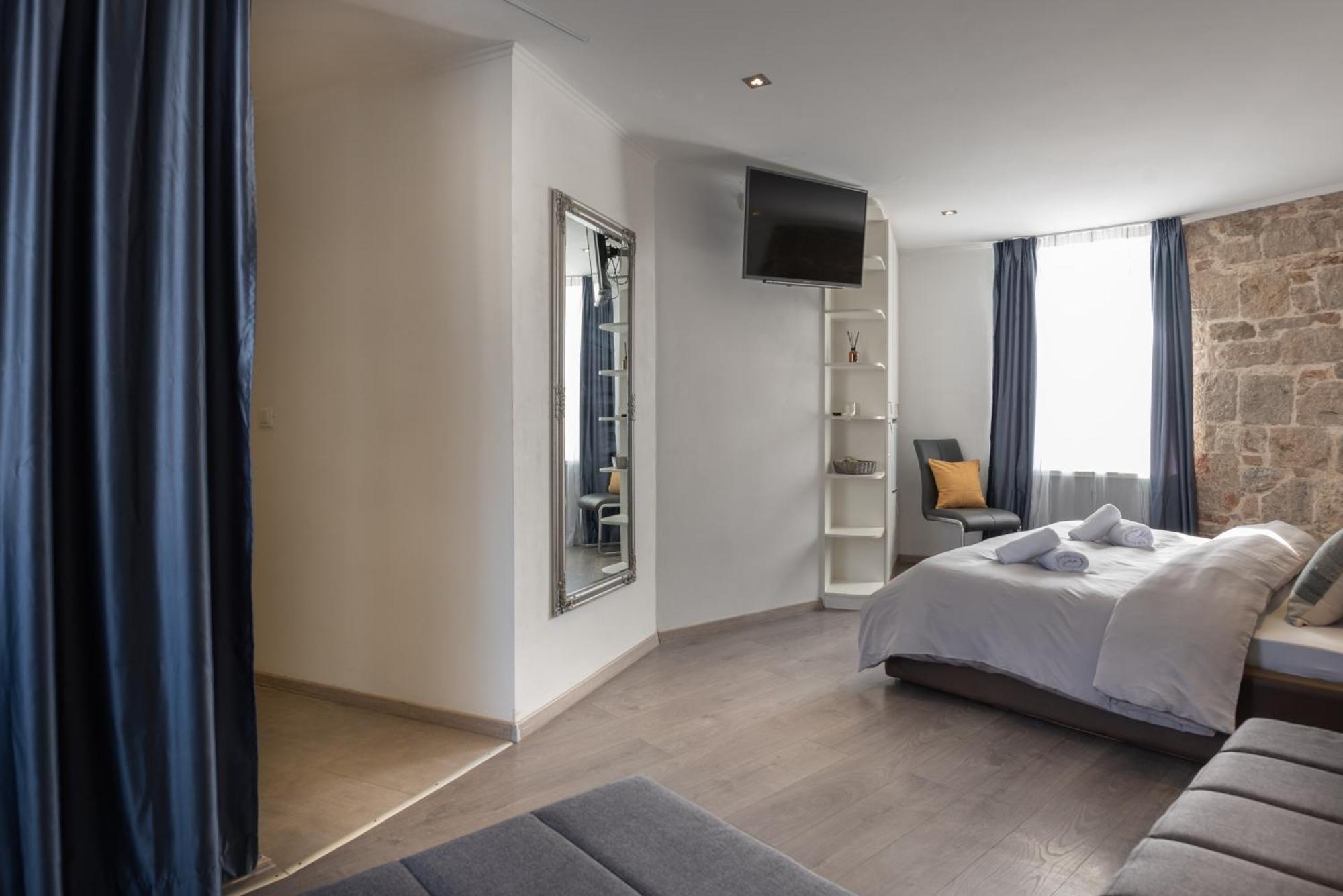 Guest house Rokos Superior Downtown - Comfortable With Private Bathrooms - Perfect Location For Exploring Diocletian's Palace And The Gastronomy Of Within Walking Distance Split