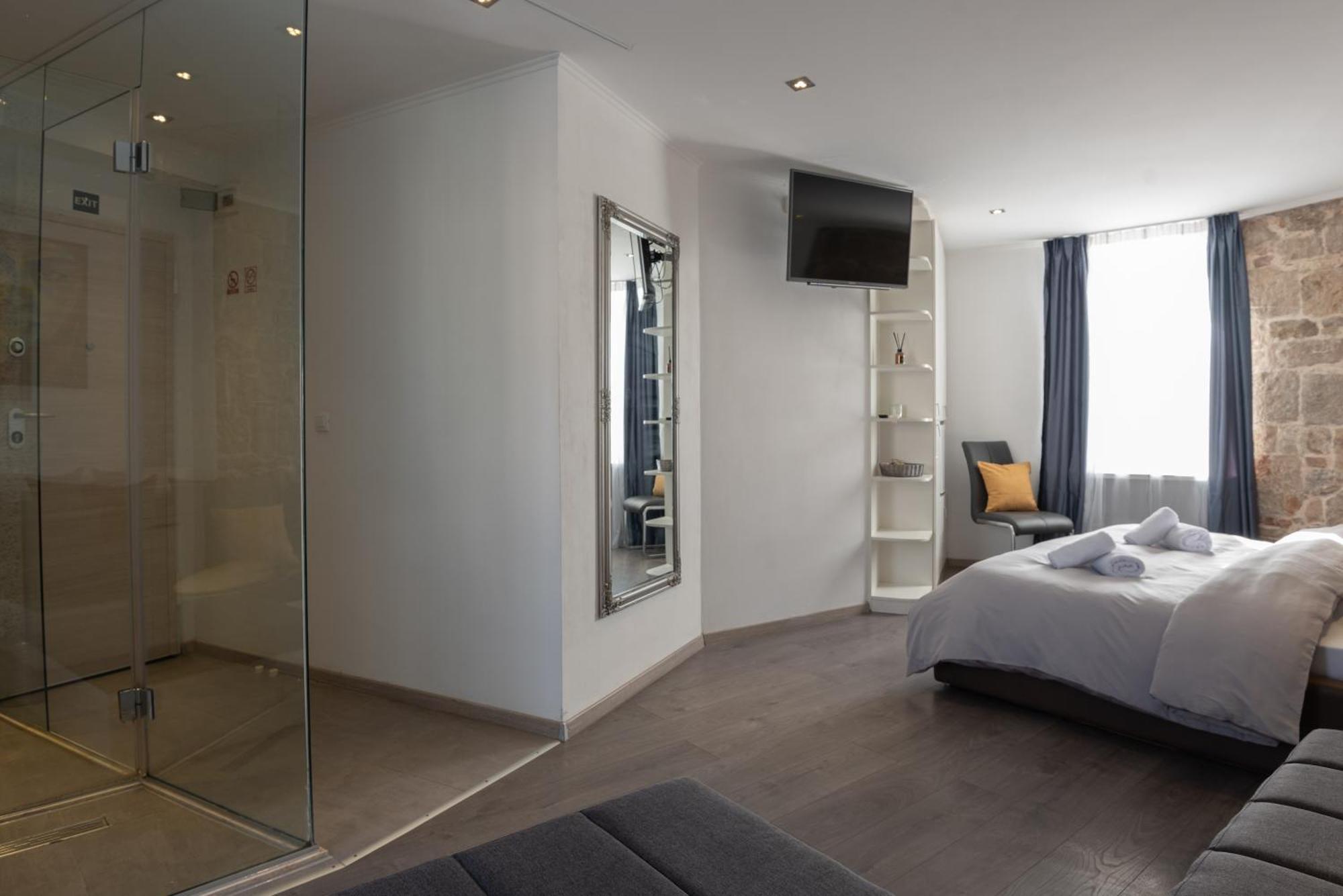 Rokos Superior Downtown - Comfortable With Private Bathrooms - Perfect Location For Exploring Diocletian's Palace And The Gastronomy Of Within Walking Distance Guest house Split