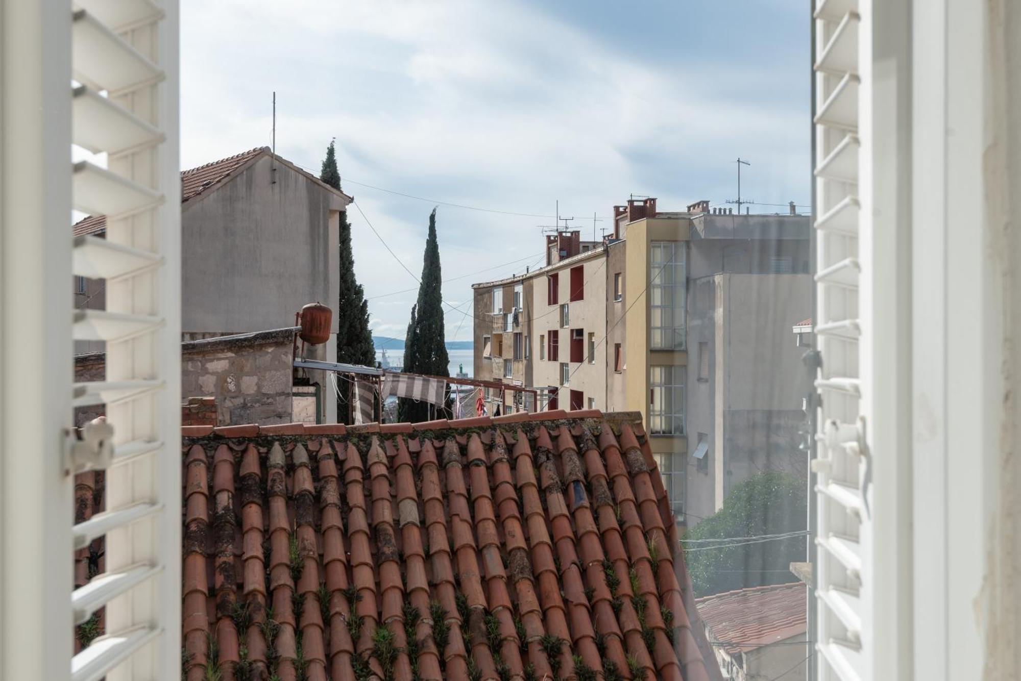 Rokos Superior Downtown - Comfortable With Private Bathrooms - Perfect Location For Exploring Diocletian's Palace And The Gastronomy Of Within Walking Distance Guest house *