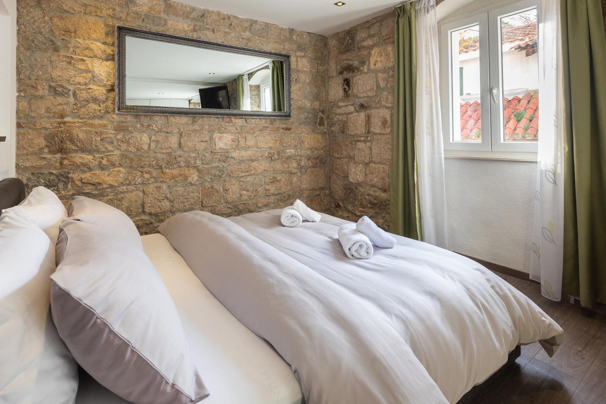 Rokos Superior Downtown - Comfortable With Private Bathrooms - Perfect Location For Exploring Diocletian's Palace And The Gastronomy Of Within Walking Distance Guest house Split