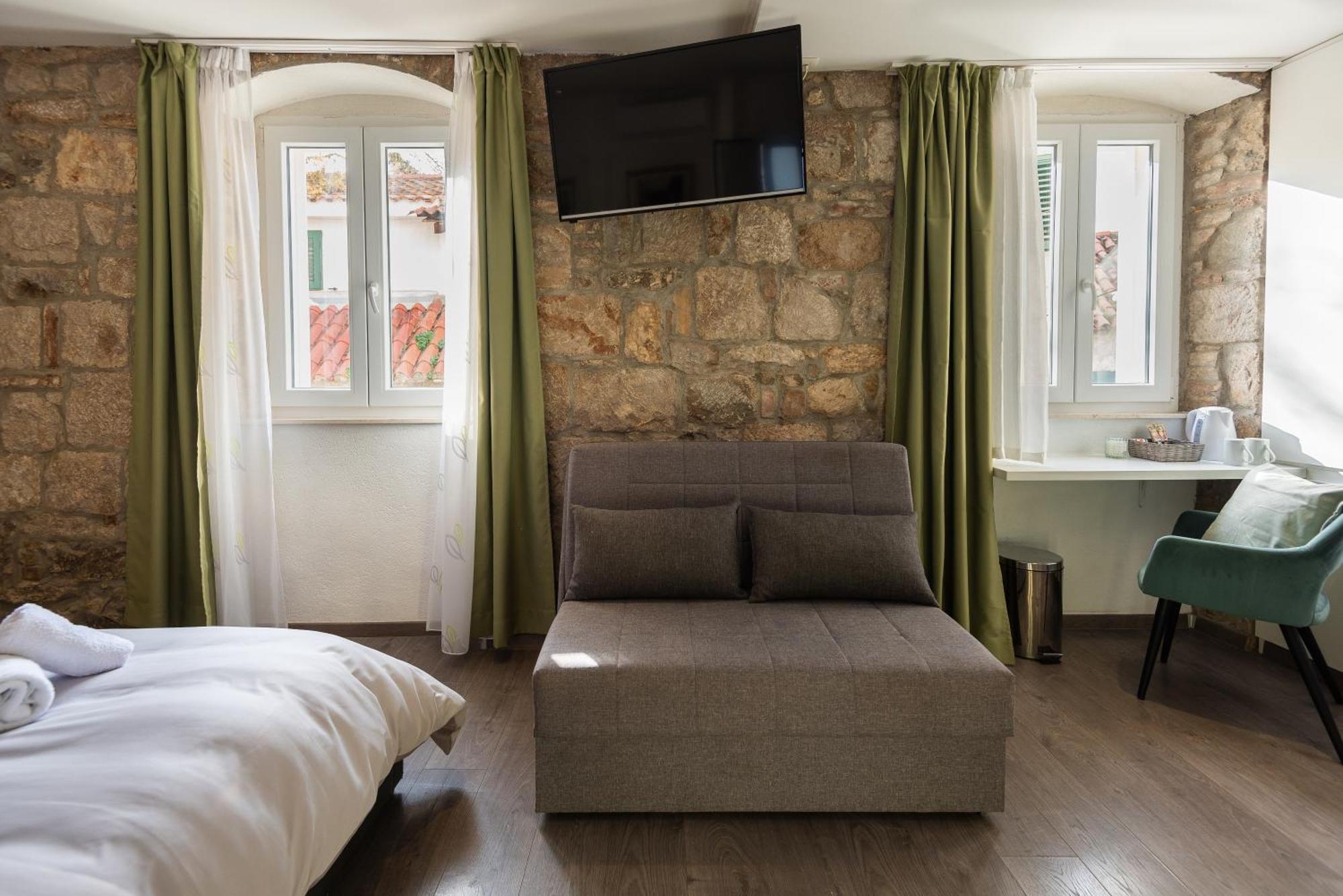 Guest house Rokos Superior Downtown - Comfortable With Private Bathrooms - Perfect Location For Exploring Diocletian's Palace And The Gastronomy Of Within Walking Distance Split