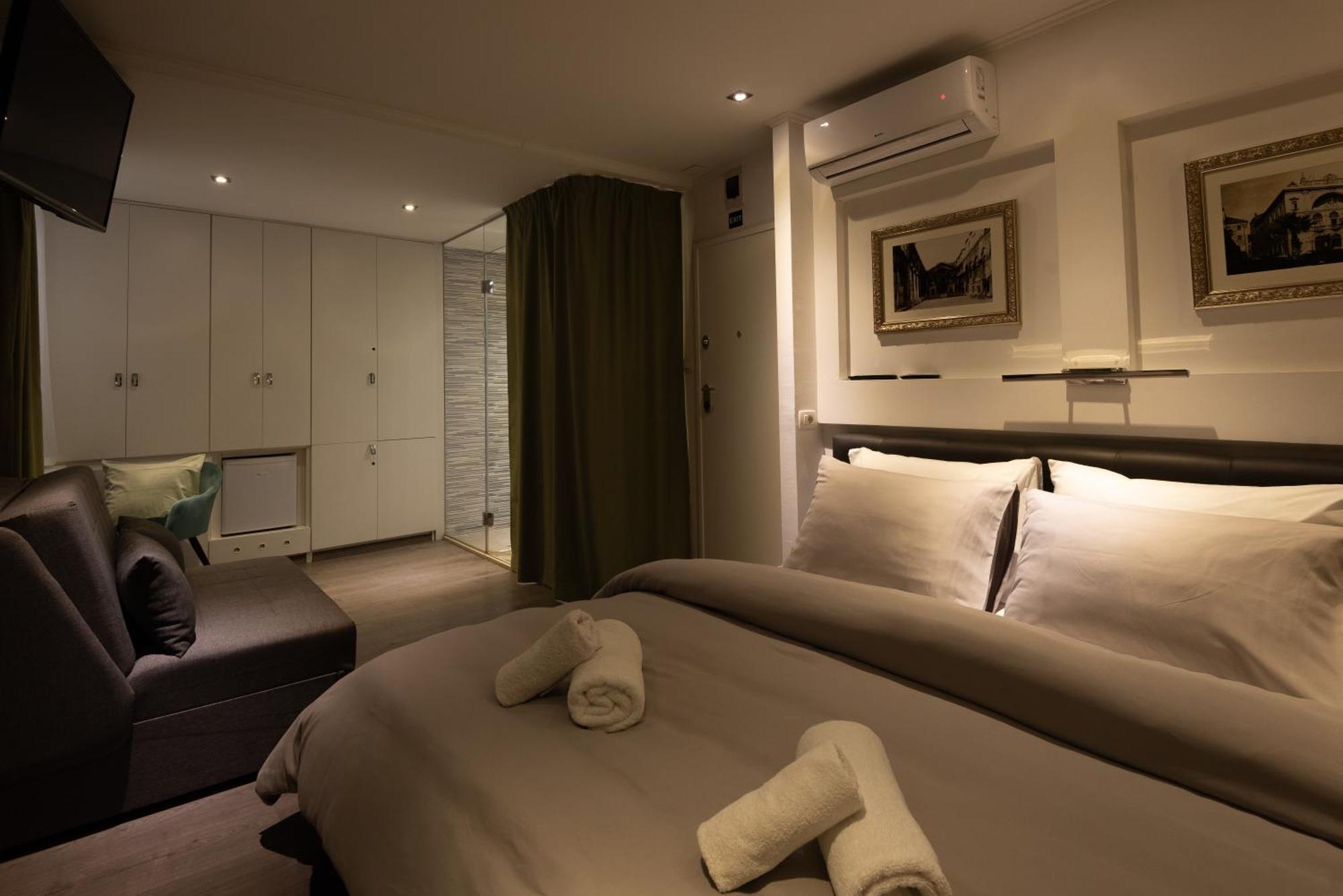 Rokos Superior Downtown - Comfortable With Private Bathrooms - Perfect Location For Exploring Diocletian's Palace And The Gastronomy Of Within Walking Distance