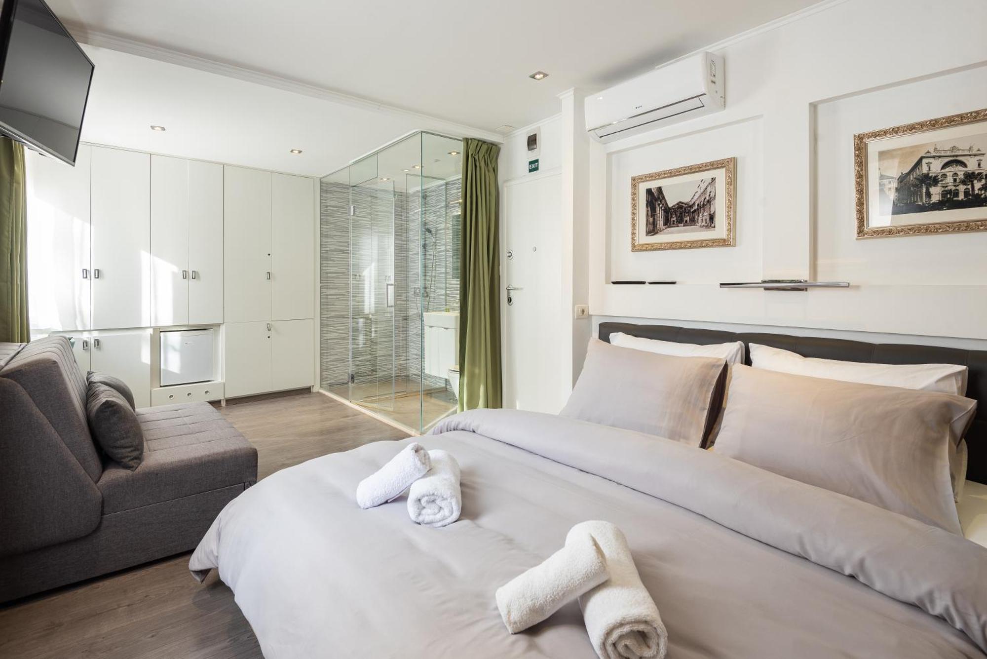 Rokos Superior Downtown - Comfortable With Private Bathrooms - Perfect Location For Exploring Diocletian's Palace And The Gastronomy Of Within Walking Distance Split
