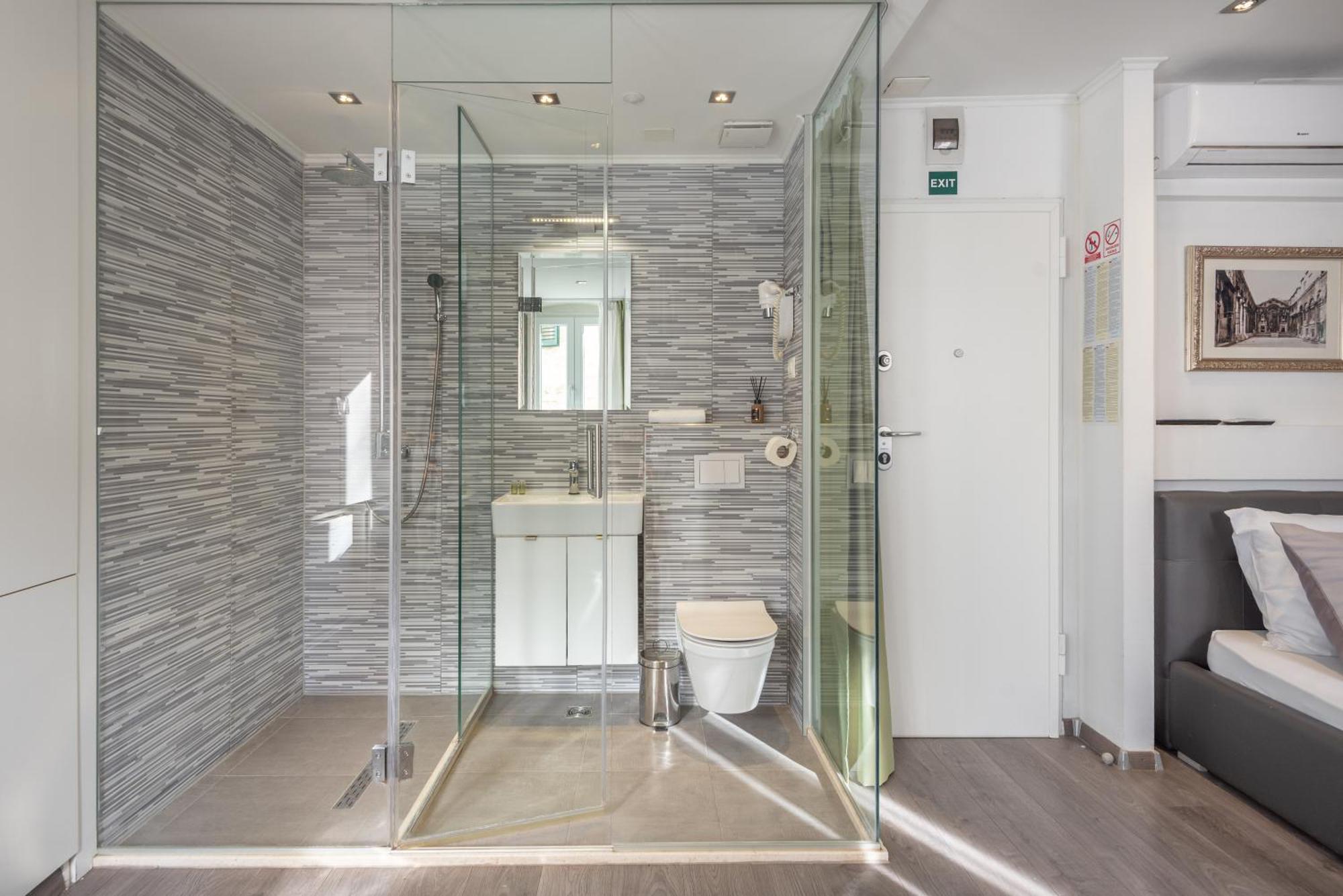 Guest house Rokos Superior Downtown - Comfortable With Private Bathrooms - Perfect Location For Exploring Diocletian's Palace And The Gastronomy Of Within Walking Distance *