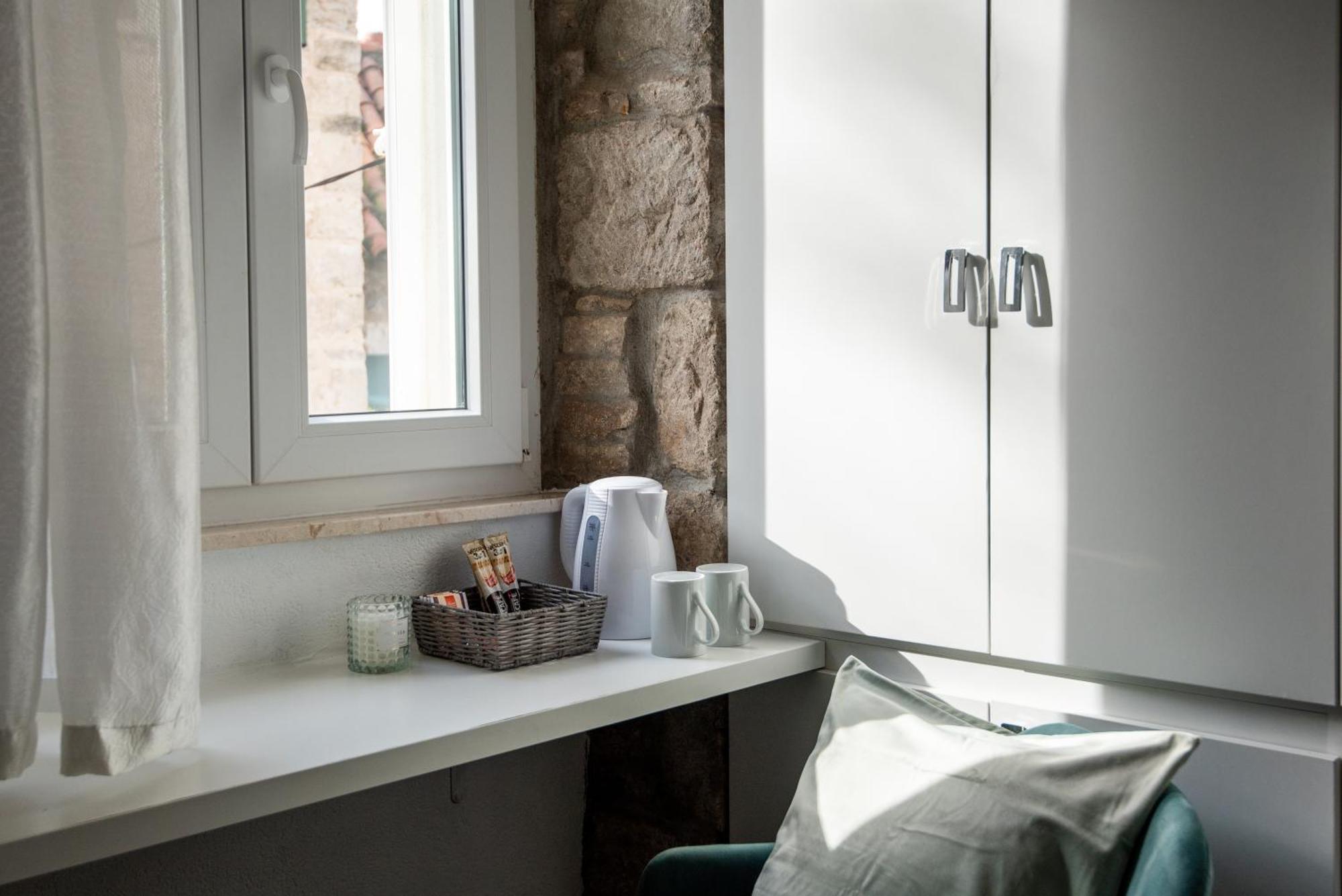 Rokos Superior Downtown - Comfortable With Private Bathrooms - Perfect Location For Exploring Diocletian's Palace And The Gastronomy Of Within Walking Distance Guest house *