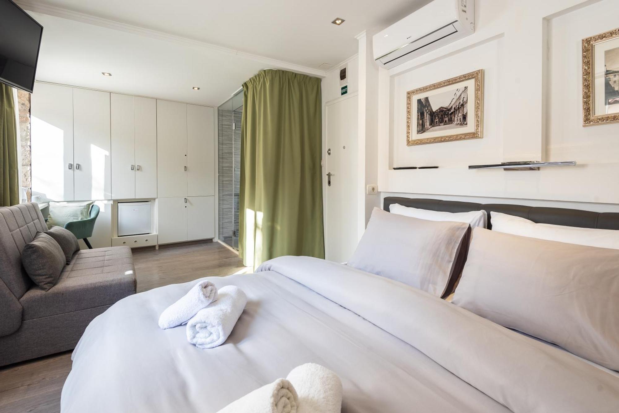 Rokos Superior Downtown - Comfortable With Private Bathrooms - Perfect Location For Exploring Diocletian's Palace And The Gastronomy Of Within Walking Distance * Split
