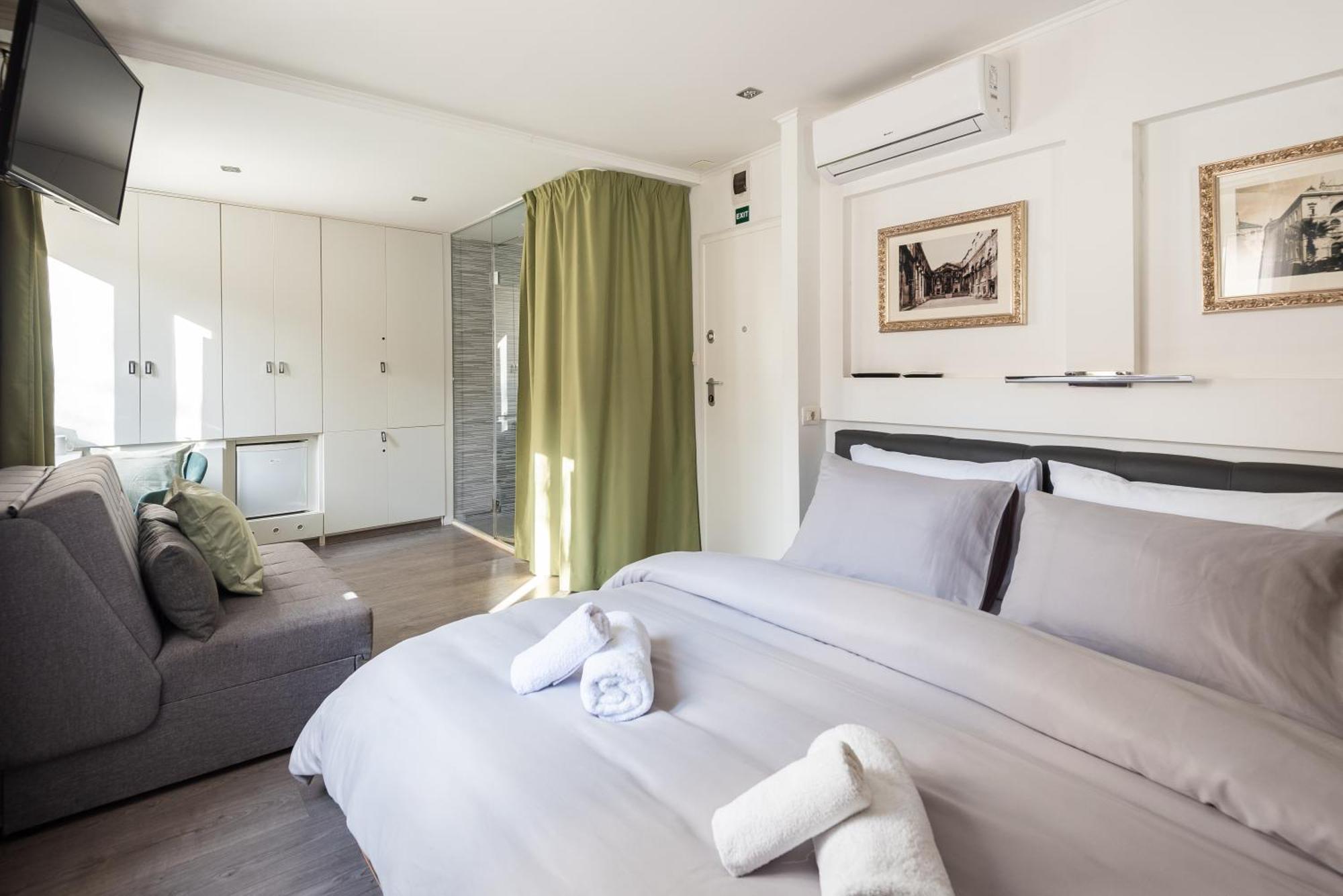 Rokos Superior Downtown - Comfortable With Private Bathrooms - Perfect Location For Exploring Diocletian's Palace And The Gastronomy Of Within Walking Distance Guest house *