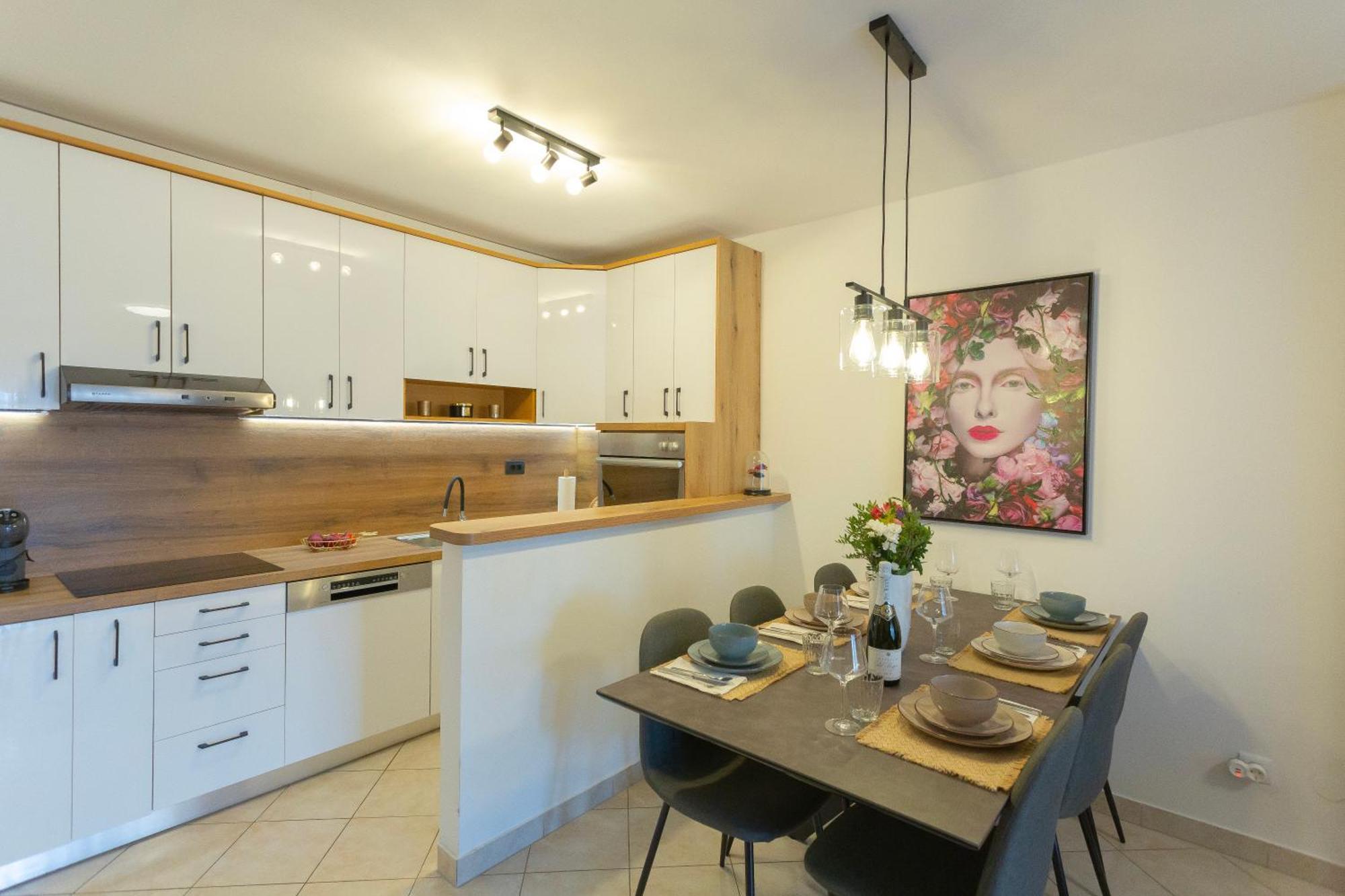 New Delux Garden With Hotube **** Appartement Split
