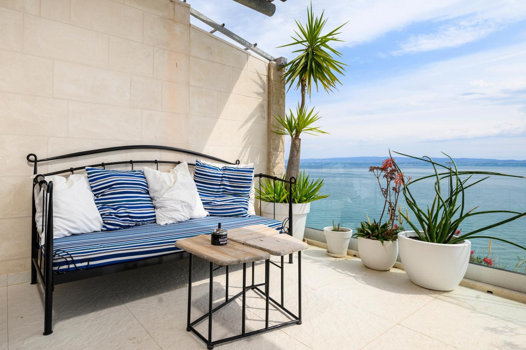 Gallery Luxury Suites & Rooms-Only Adults Apartment