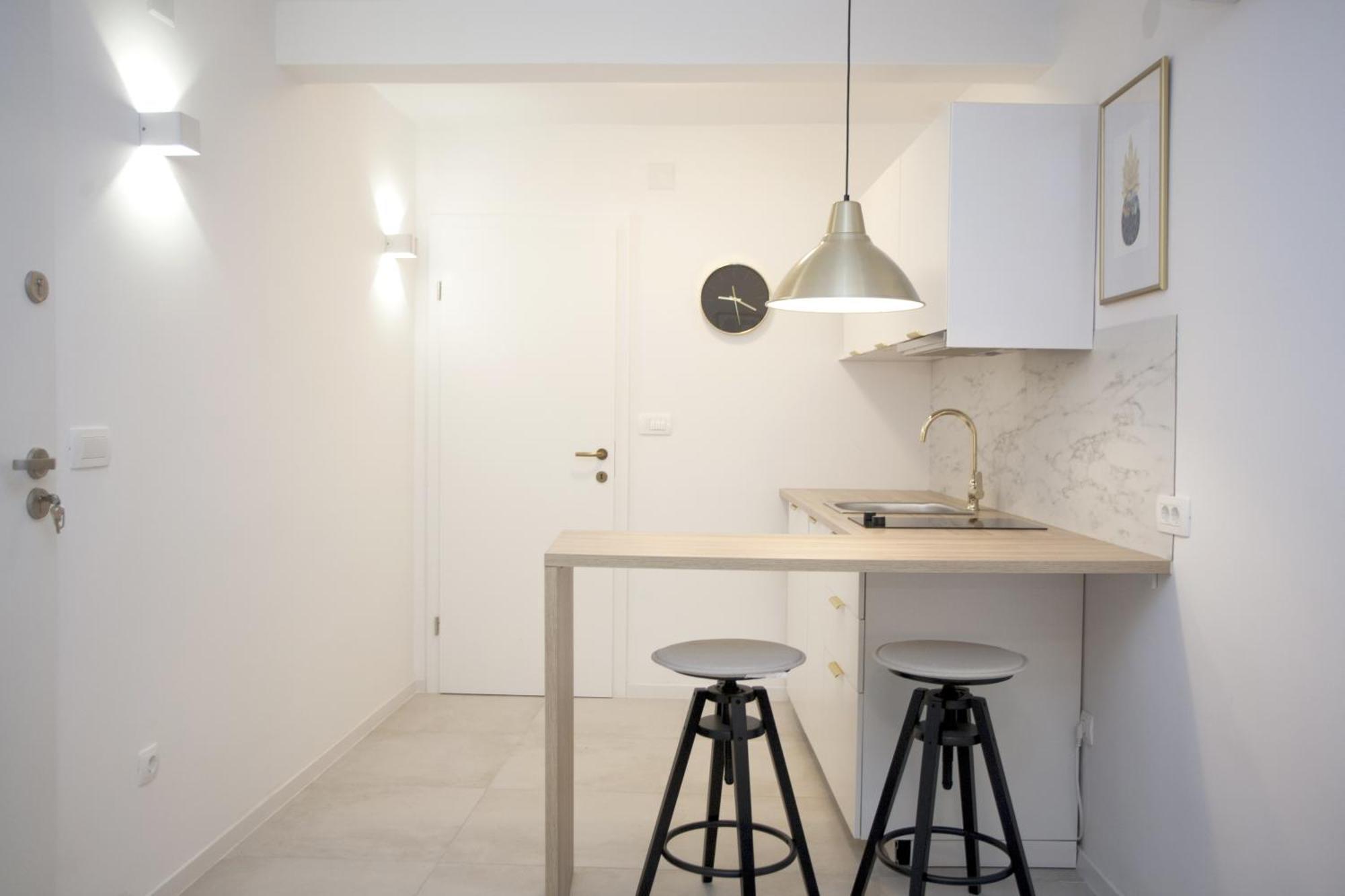 Jon Apartment *