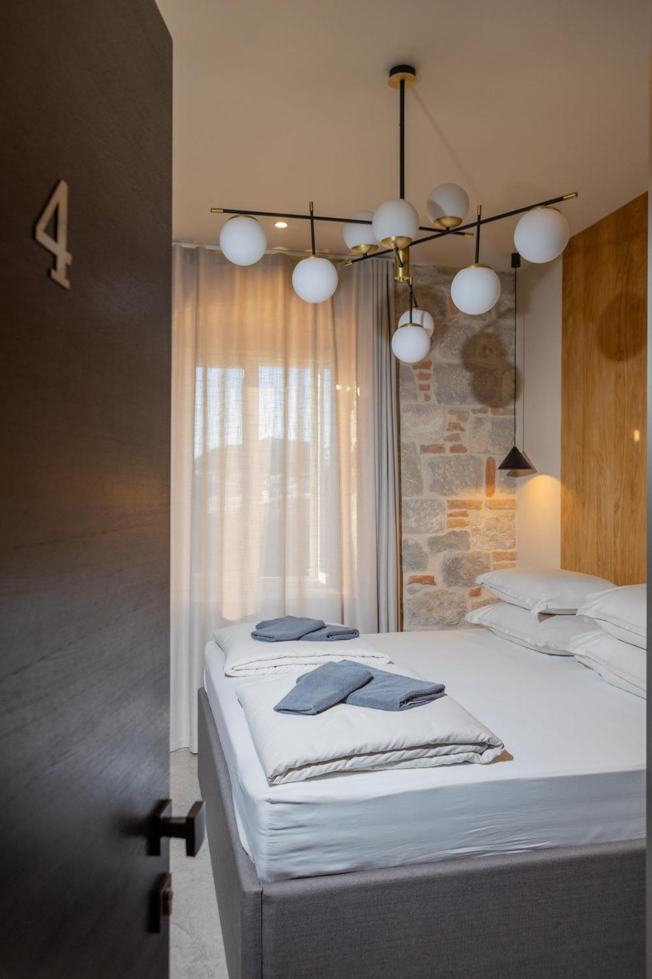 East Coast Deluxe Bed & Breakfast *