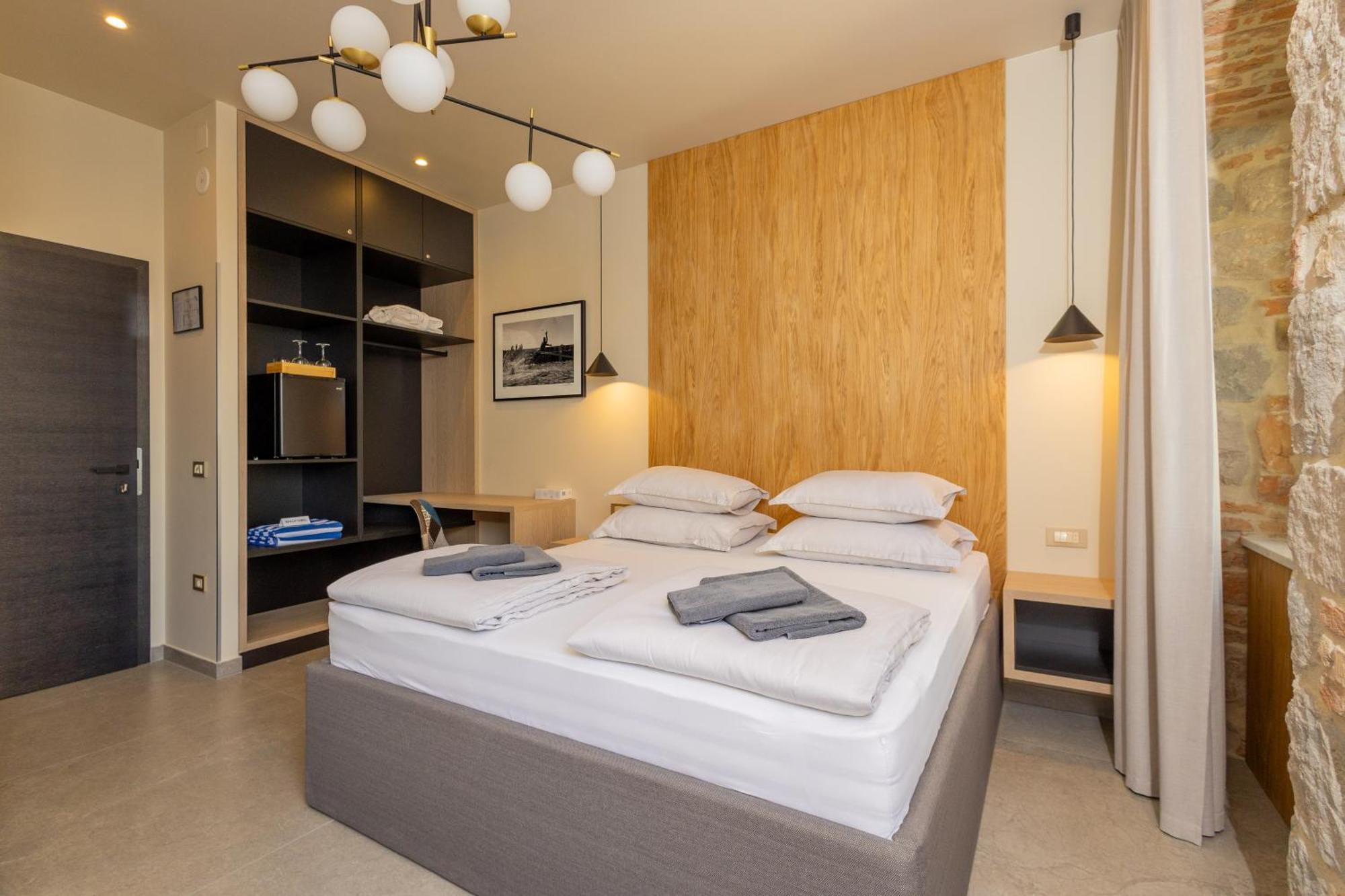 East Coast Deluxe Bed & Breakfast *