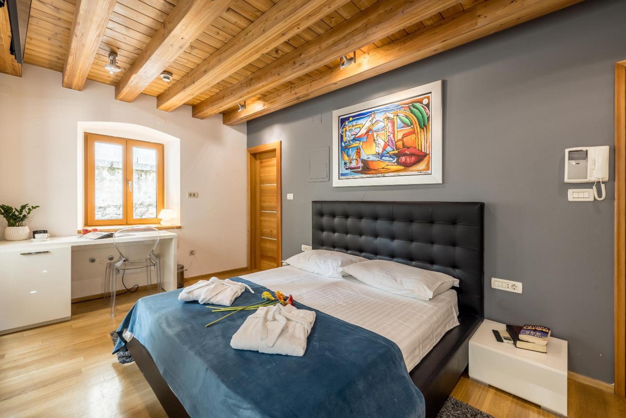Guest house Marta - Stone House In The Center - 4*