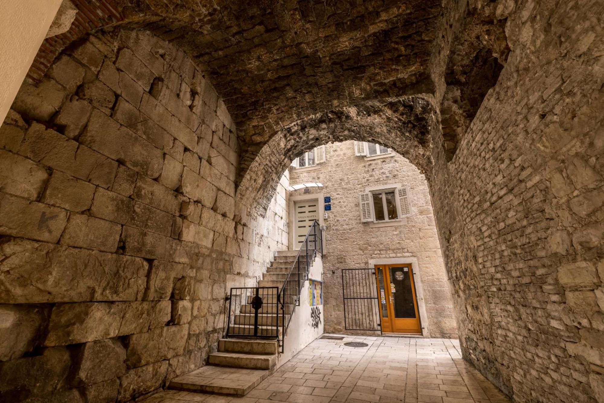 Guest house Marta - Stone House In The Center - Split