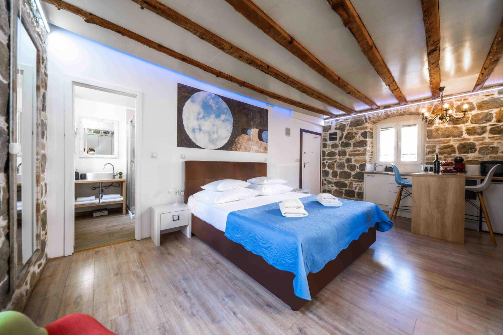 Studio Central Split Apartment