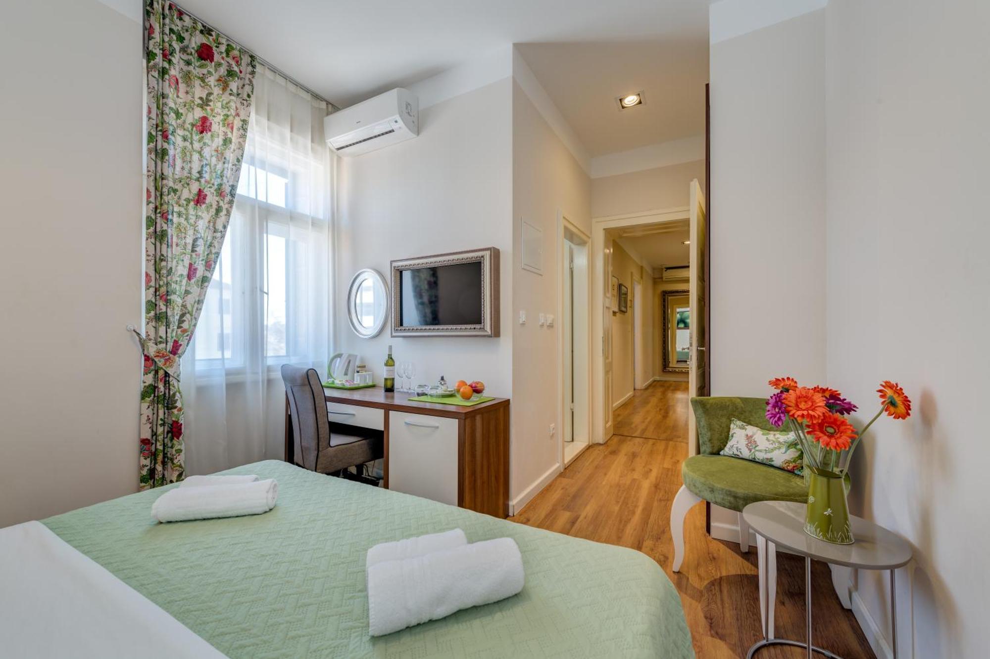 Bastion Luxury Split